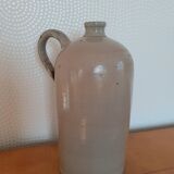 Bouteille ancienne en grès avec anse