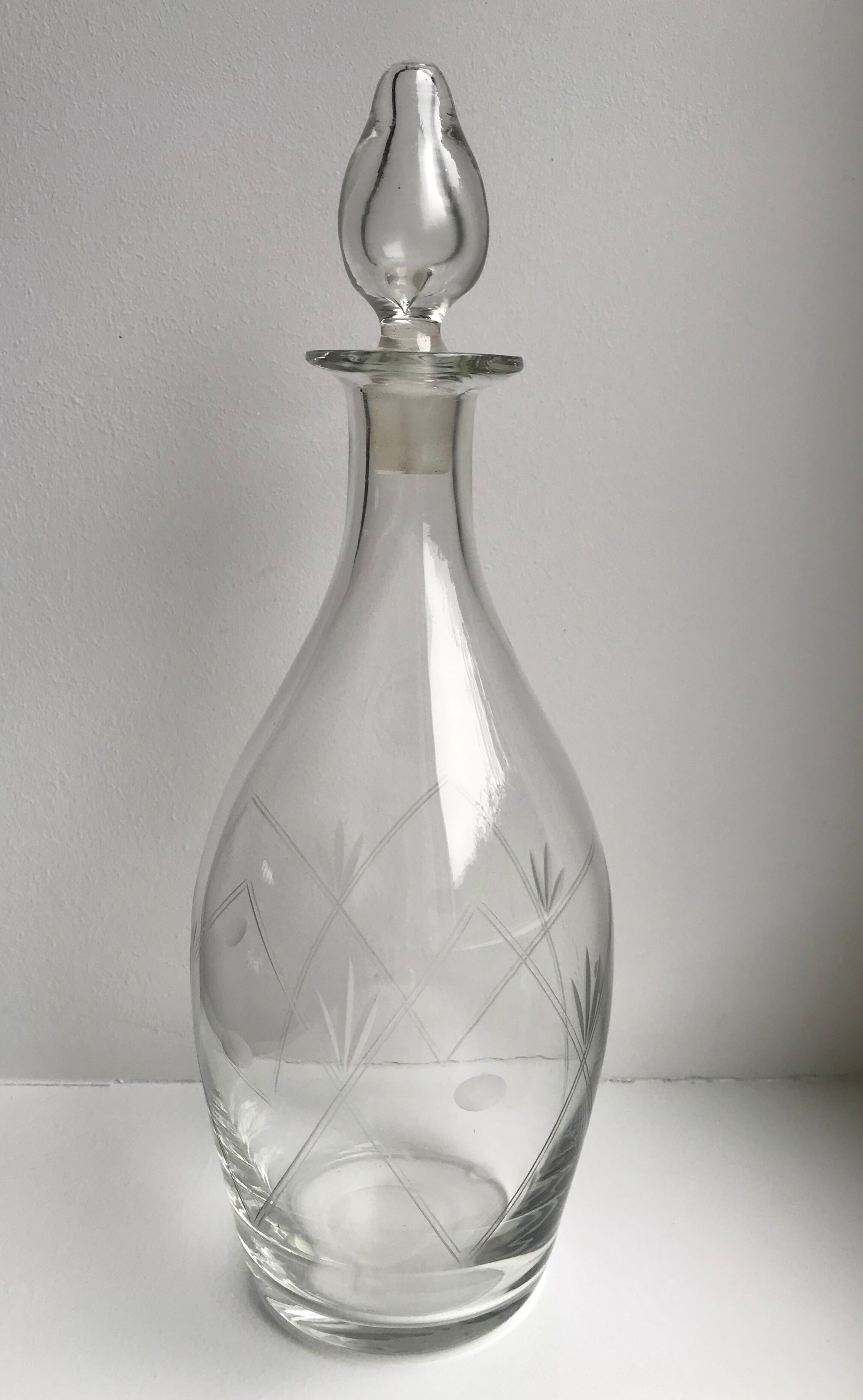 Carafe à vin en cristal en verre gravé début XXème
