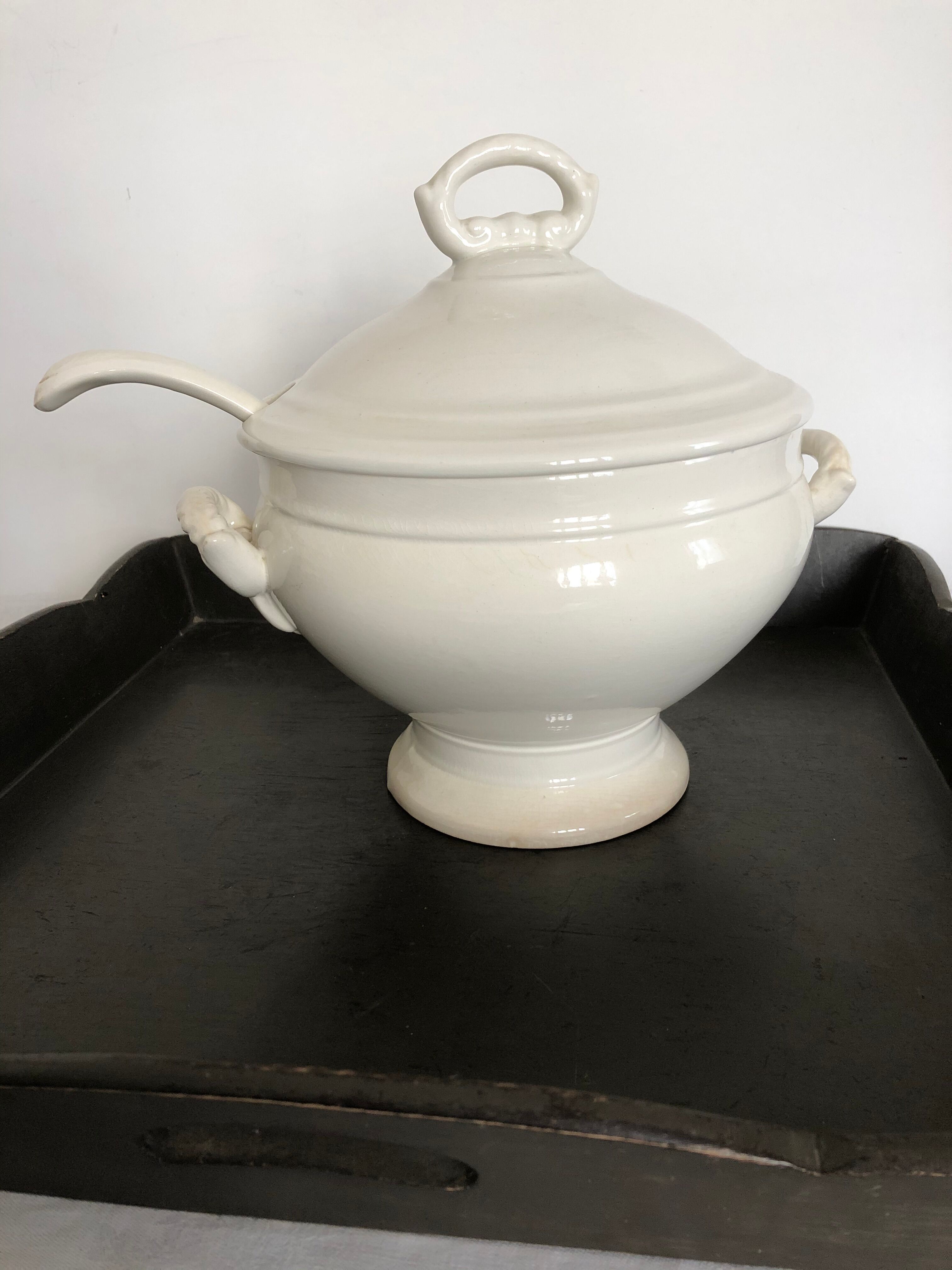 White and shady porcelain soup kitchen