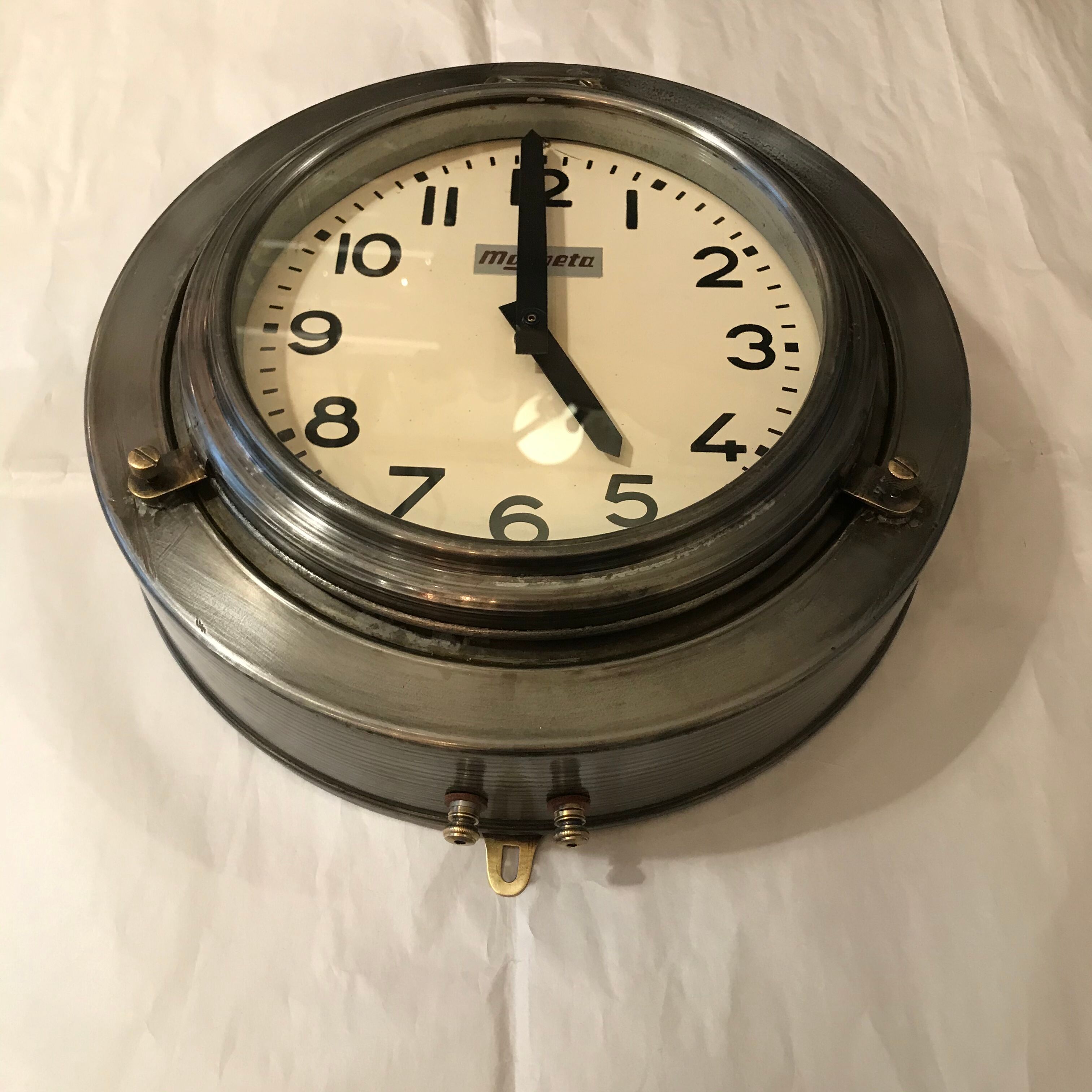 Clock Brillie Magneta Industrial Station