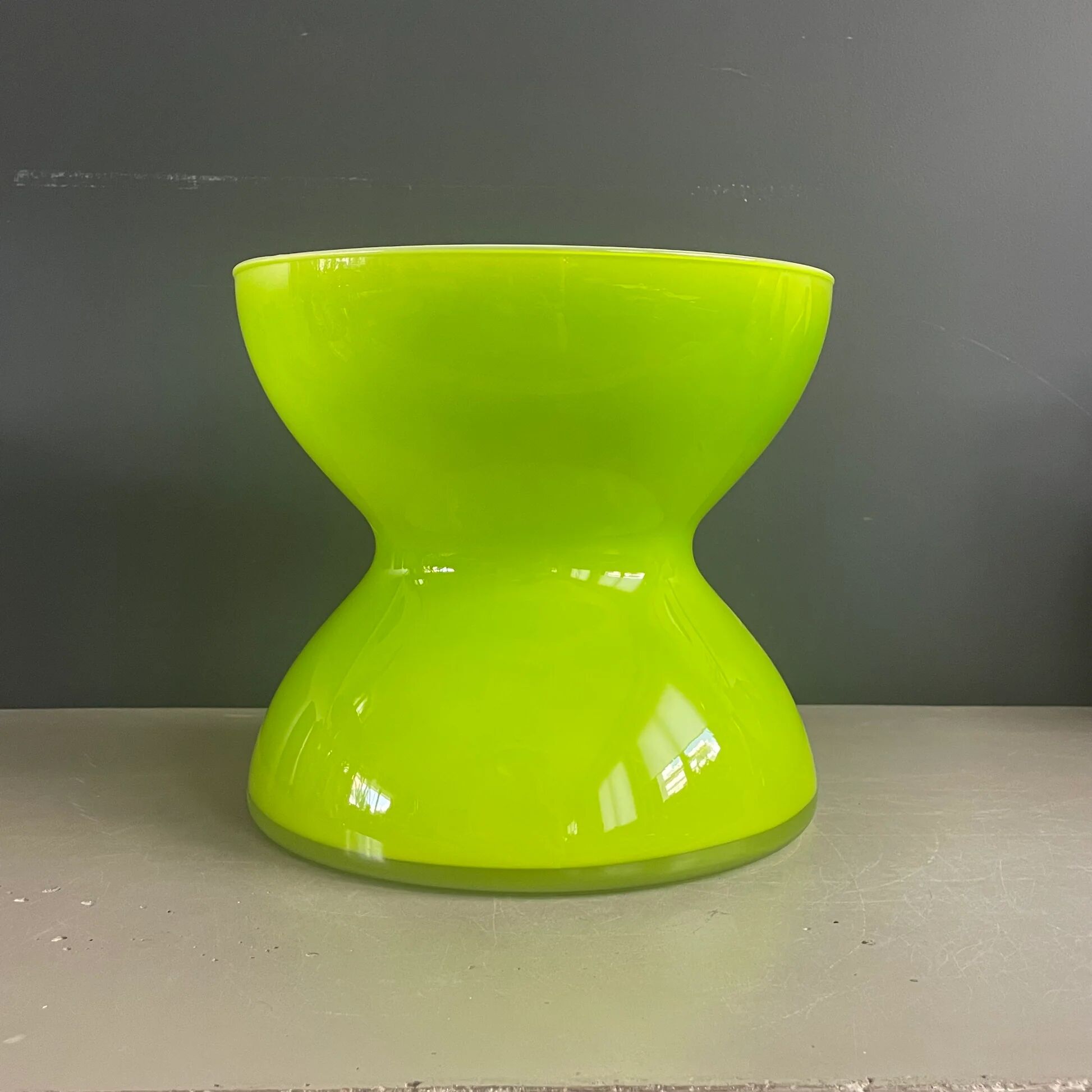 Vase diabolo par Anne Nilsson pour IKEA