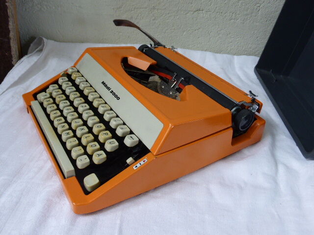 Typewriter Madi 2000 1970