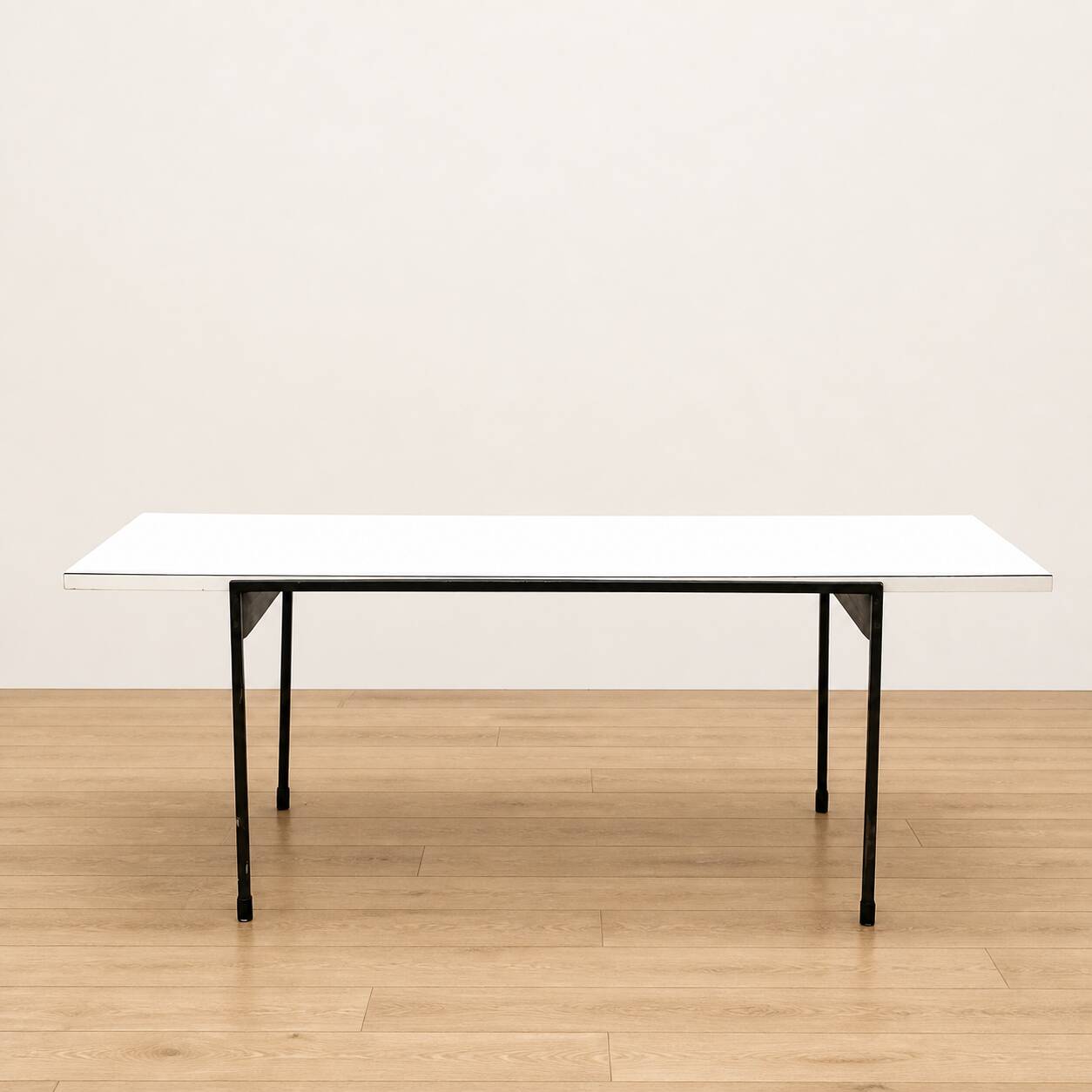 Table basse moderniste, années 60
