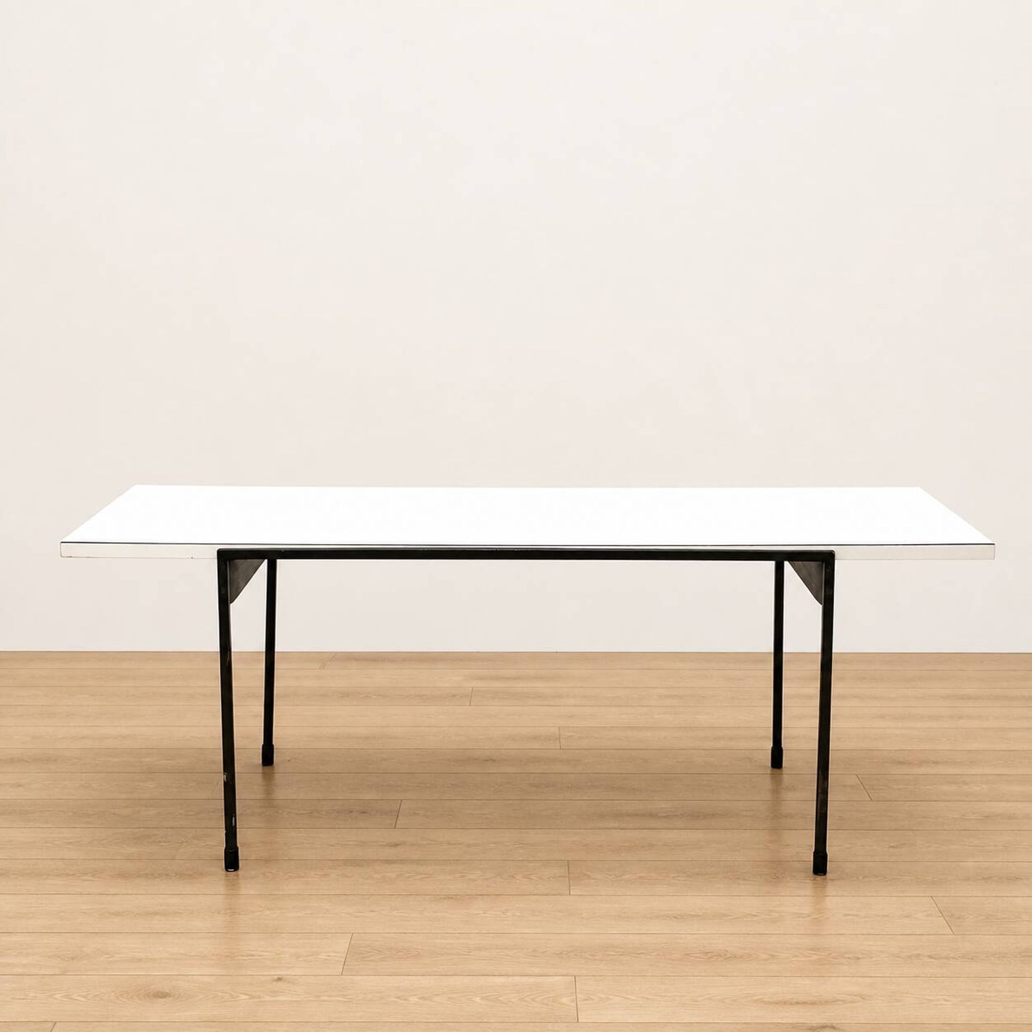 Table basse moderniste, années 60
