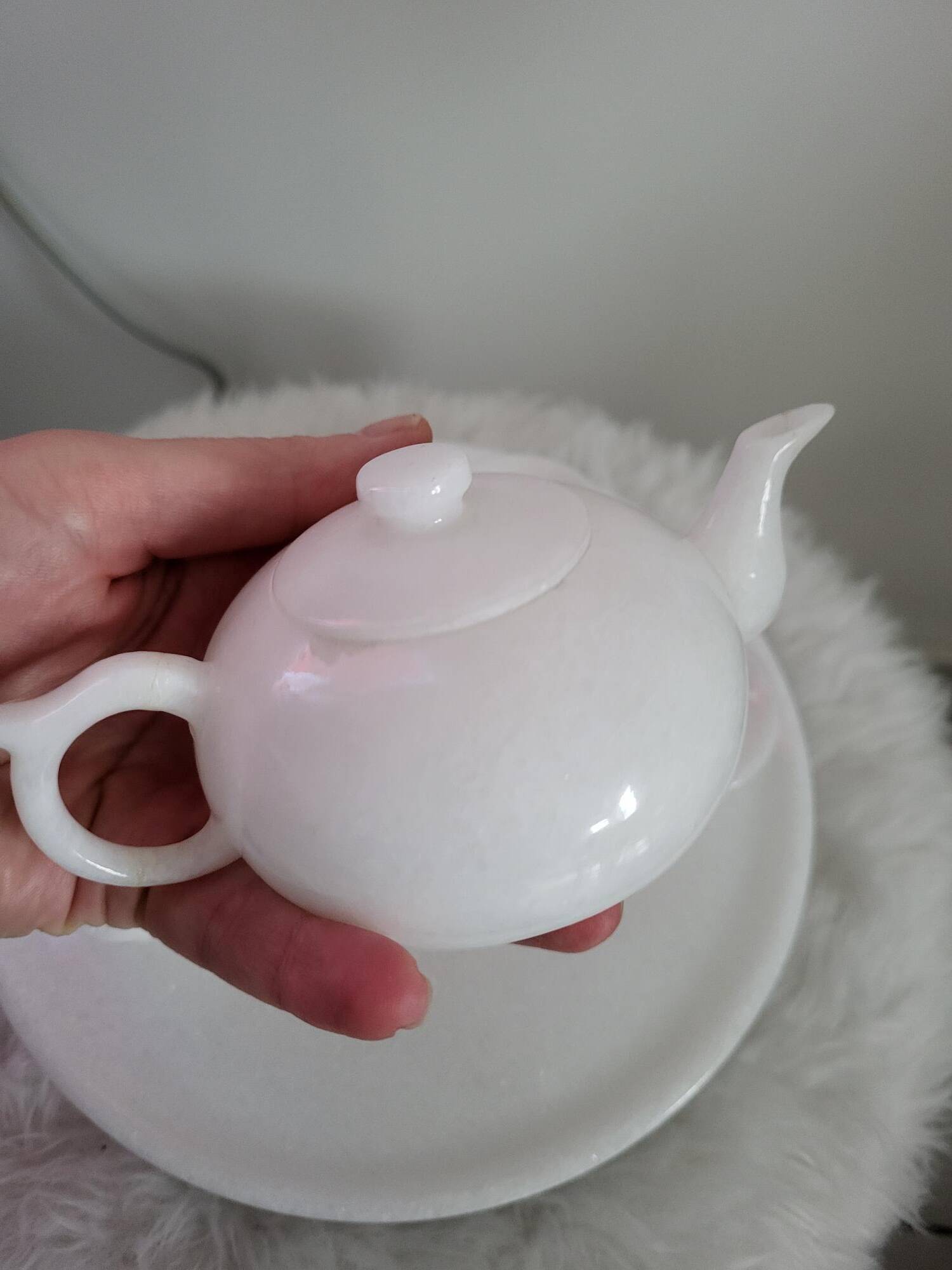 Small white jade service