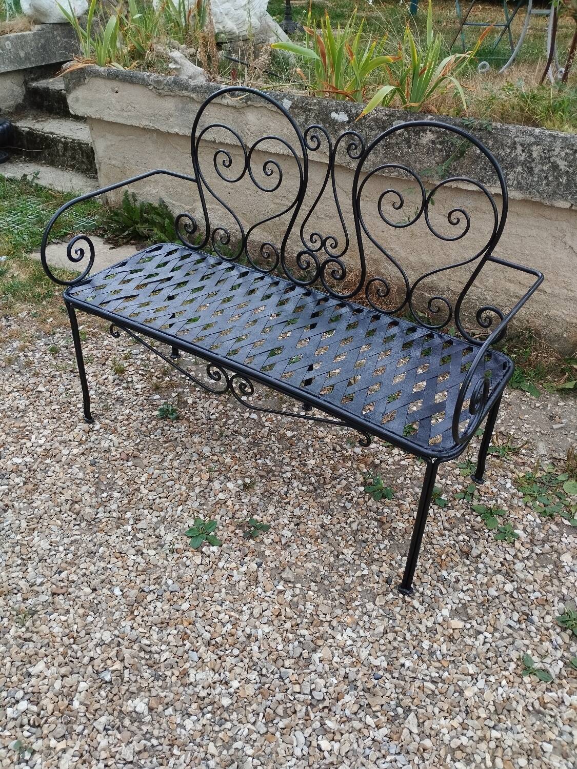 Beau banc de jardin en fer ancien