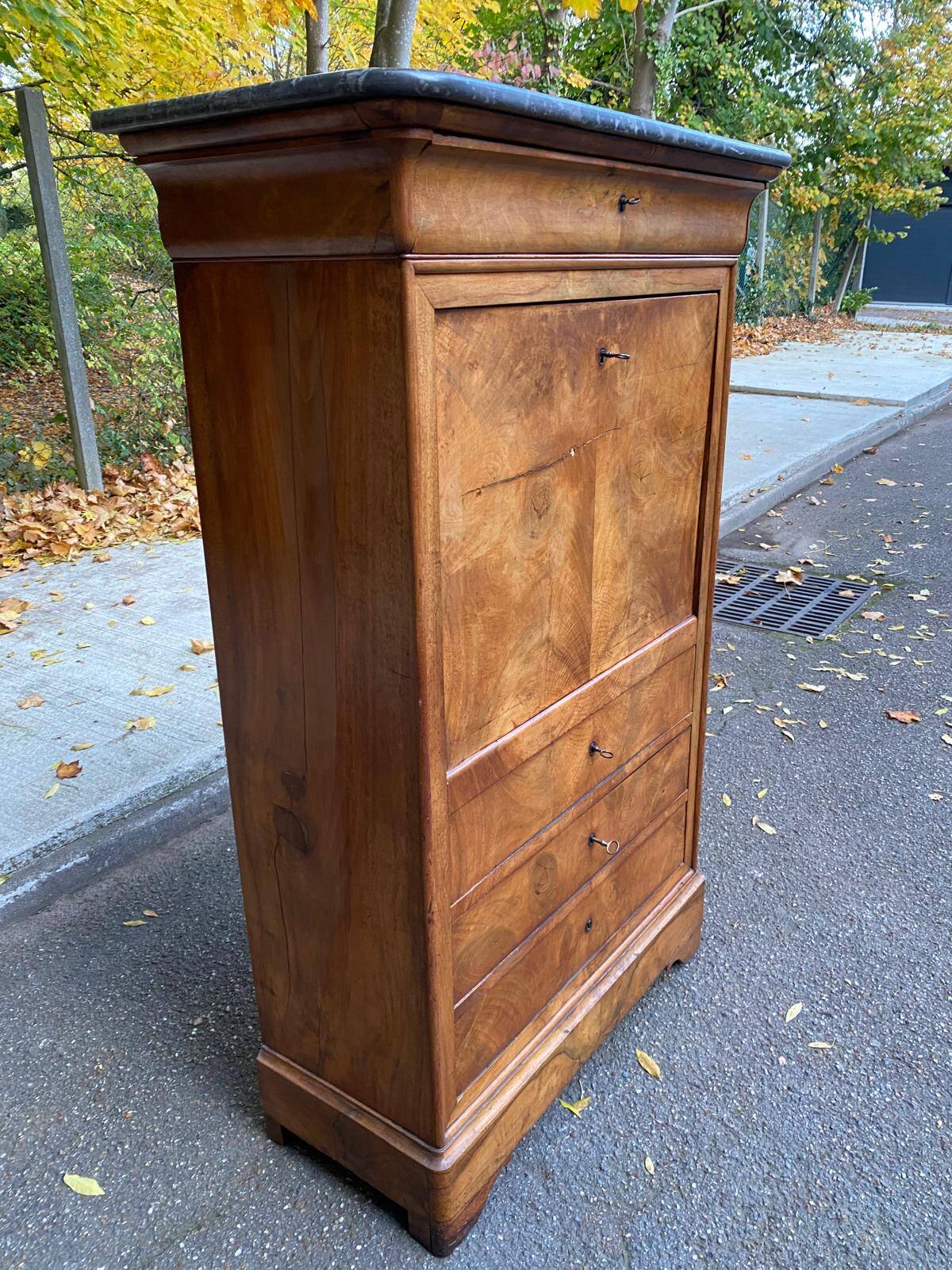 19th century secretary desk in solid walnut and burr grey marble