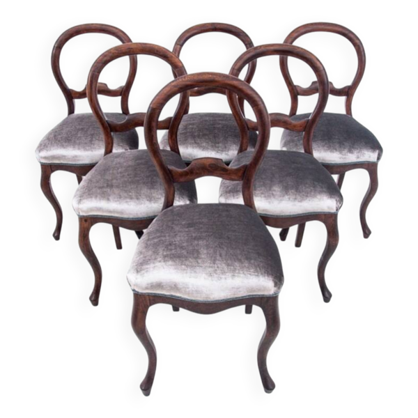 Chaises anciennes, Europe du Nord, vers 1880. Après restauration.