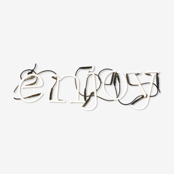 Lettres néon "Enjoy"