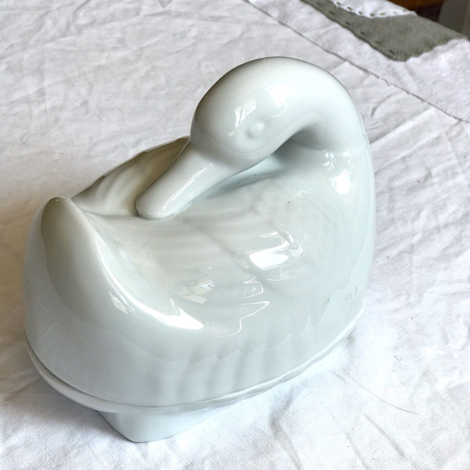 Porcelain duck dish with lid on fire