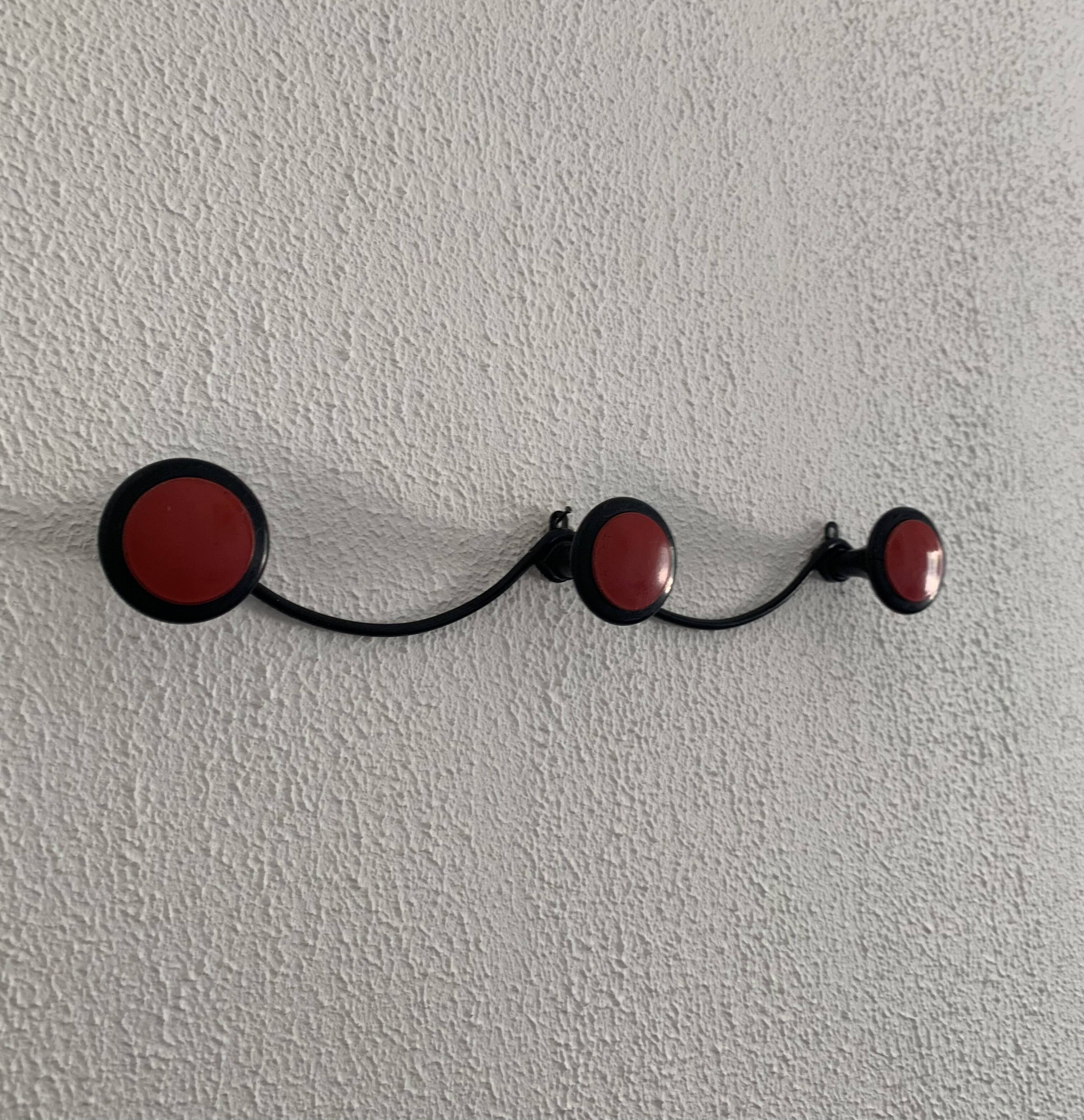 Vintage 1960 red and black coat rack with 3 wall hooks - 45 x 7 cm