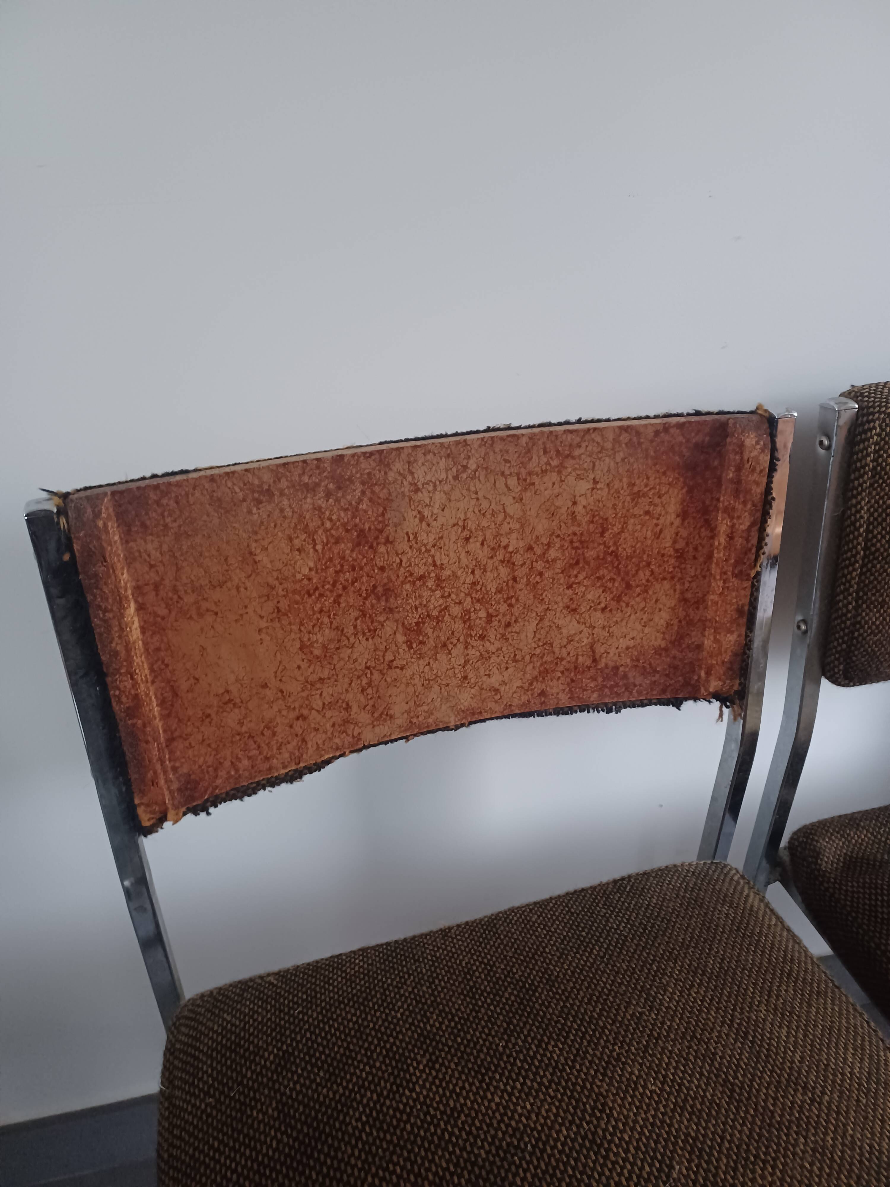 Five chairs in chromed metal and mottled fabric