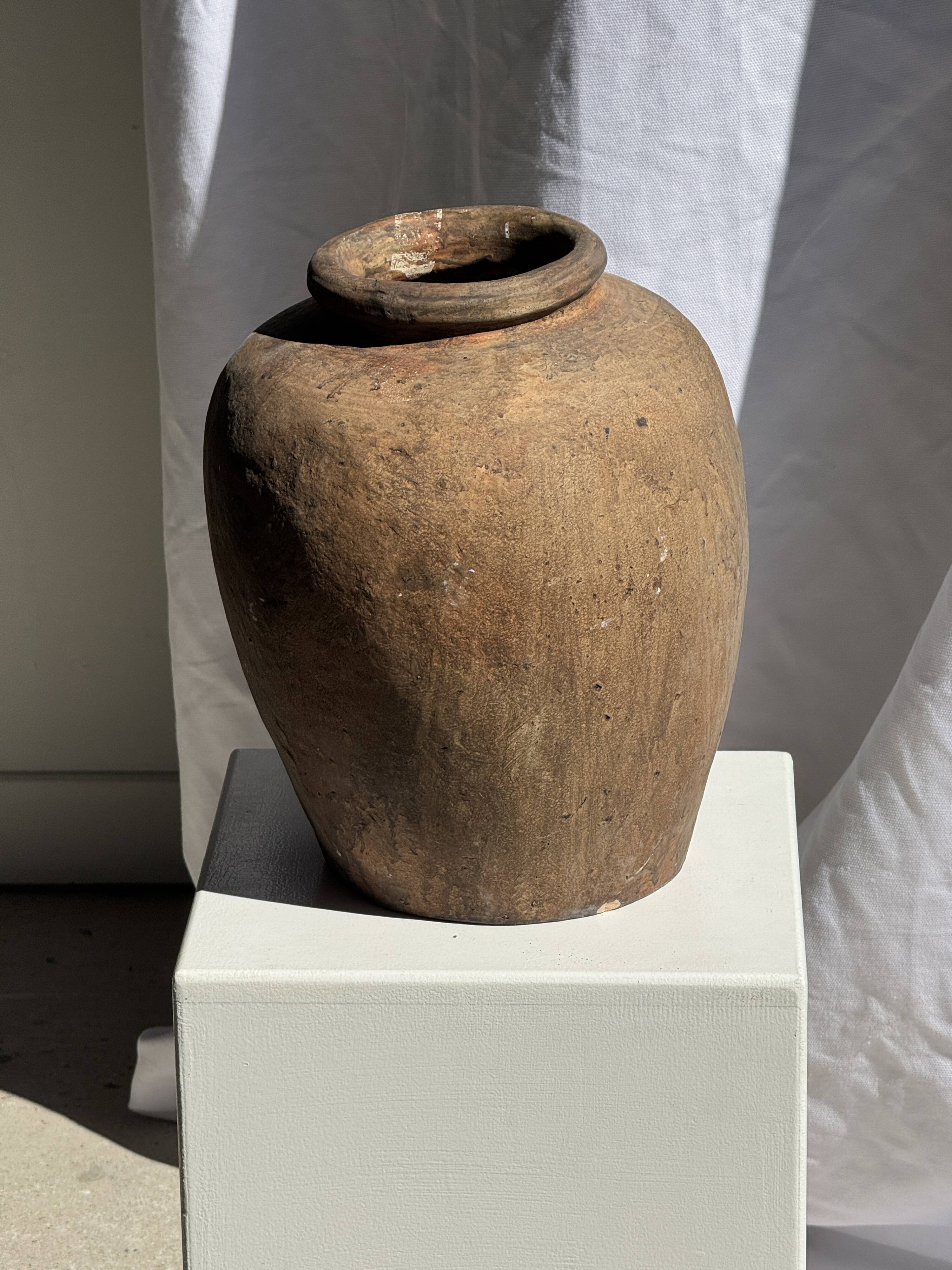 Borneo vase in brown terracotta (2) H35 D23