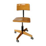 Swivel workshop chair