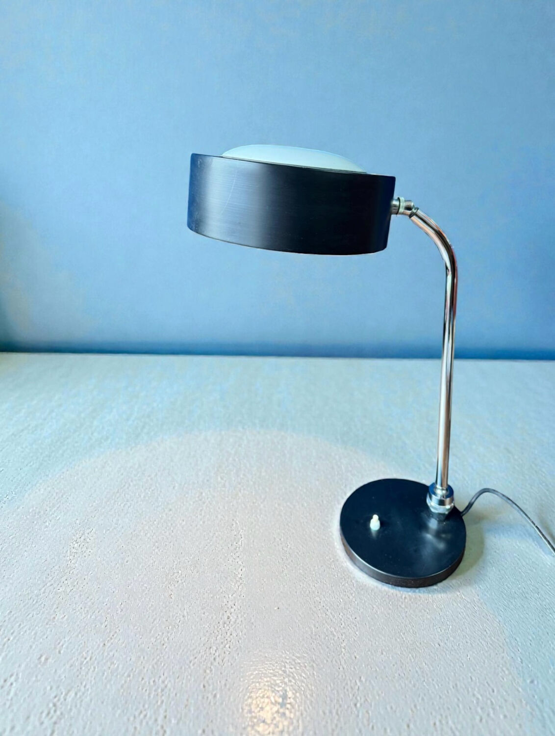 Vintage JUMO desk lamp, model 900. Circa 1960