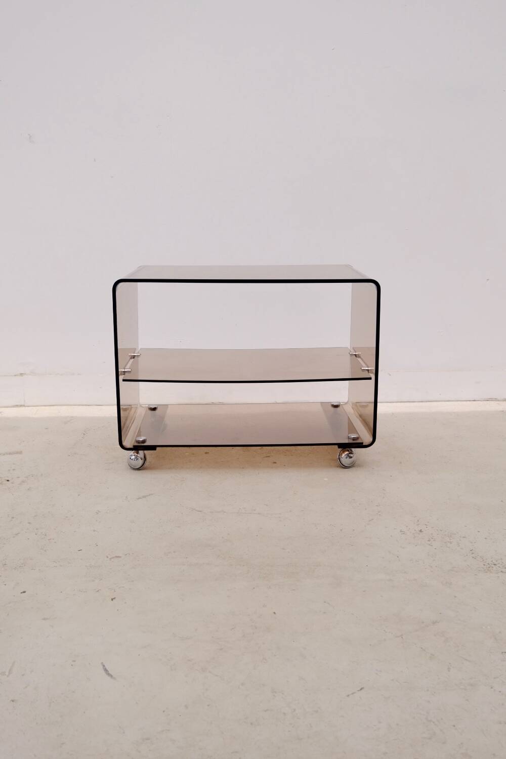 Table d’appoint de michel dumas pour roche bobois en plexiglas, 1970