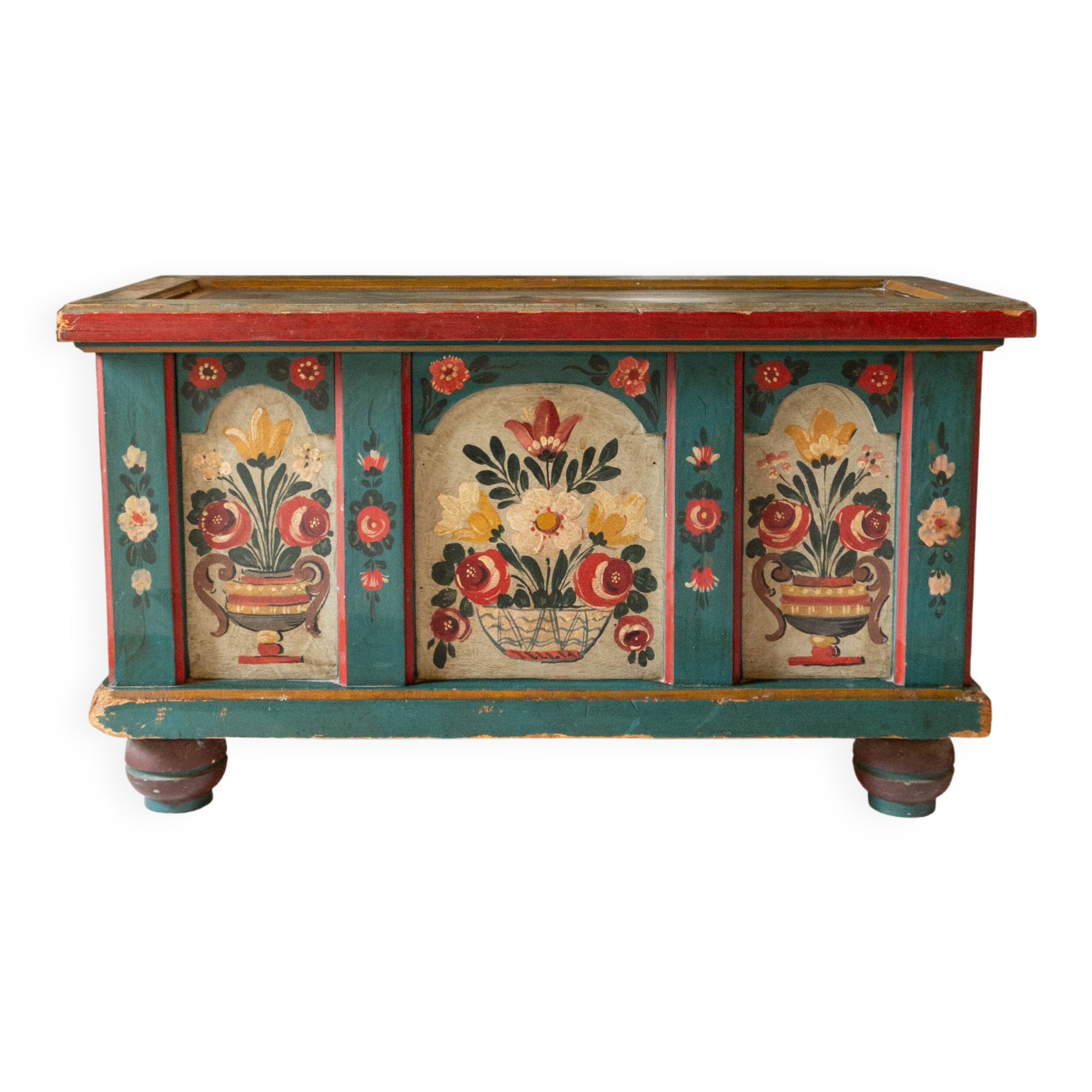 Banc-coffre vintage en bois peint, art populaire