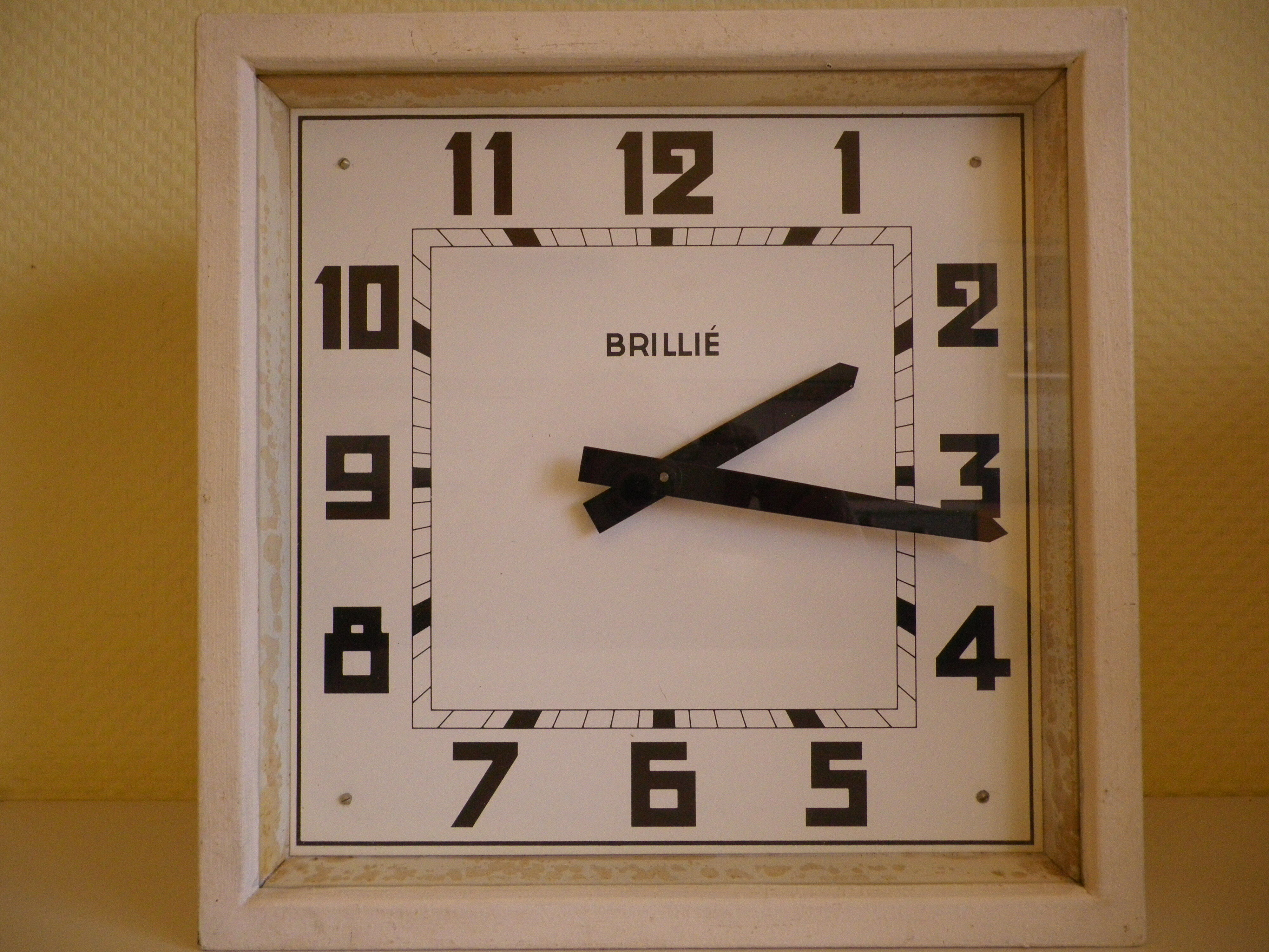 1970 Decoration Shine Receiver Clock with porcelain rose window