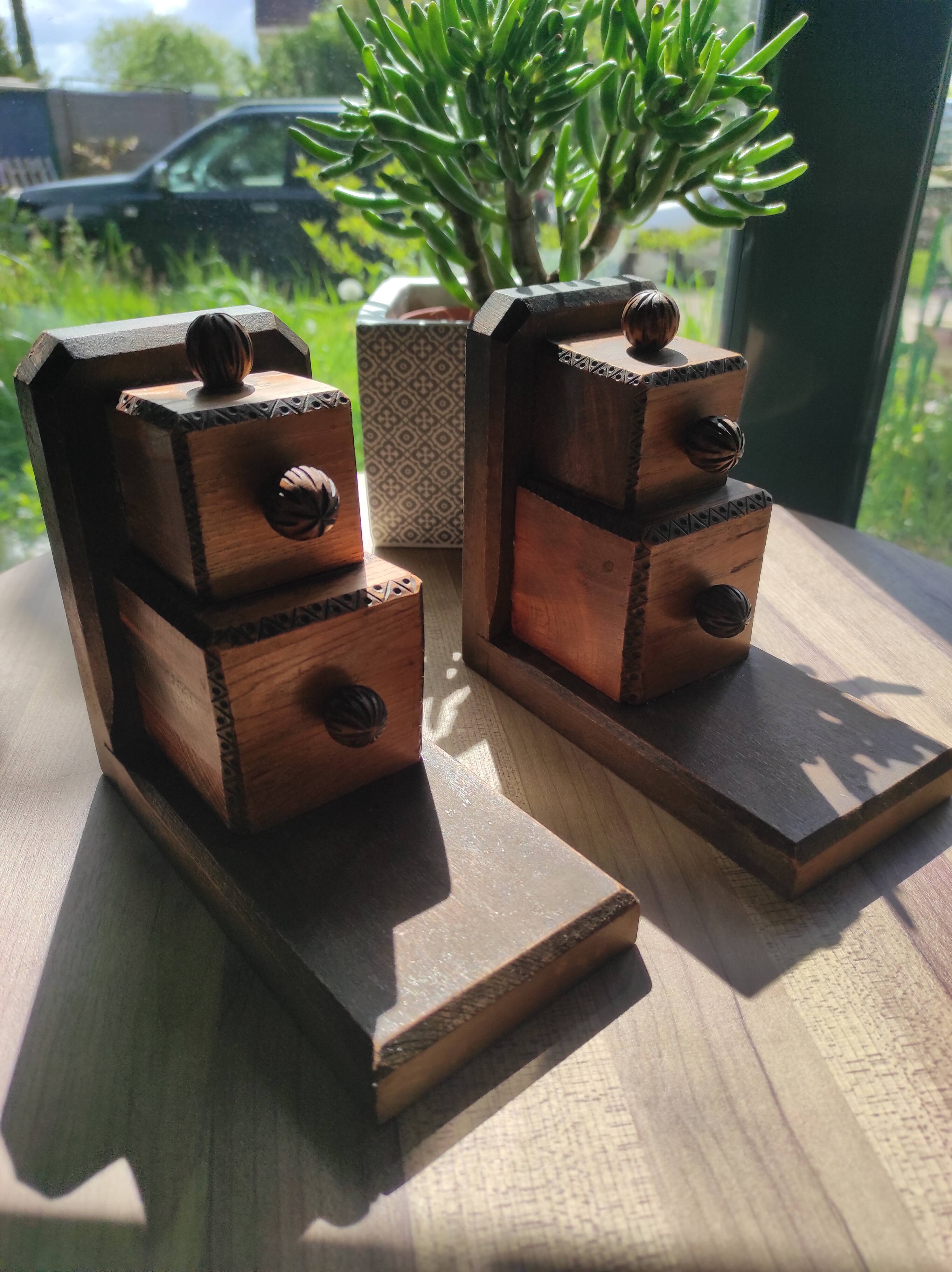 Set of 2 vintage wooden cube and olive bookends