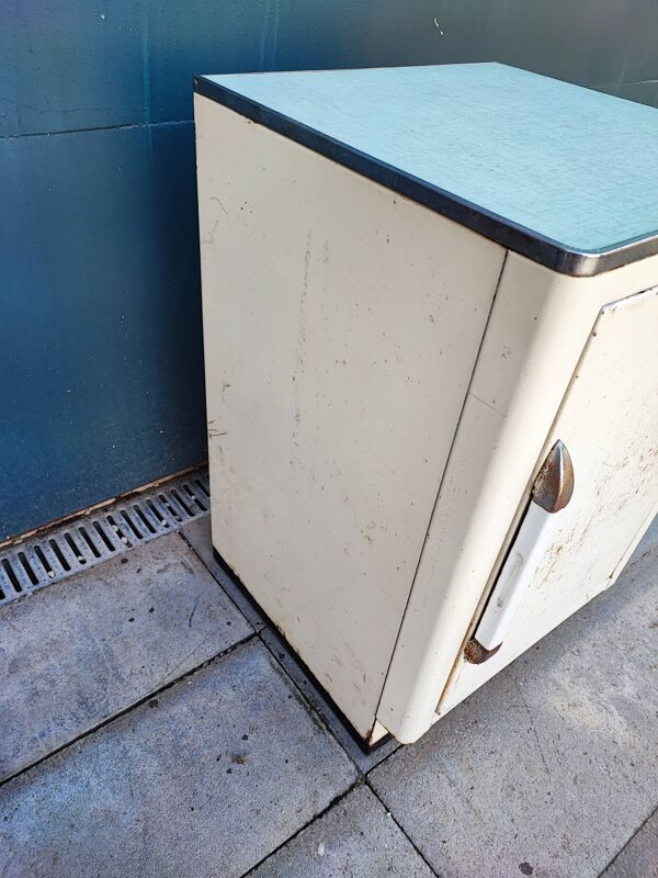 Meuble armoire de cuisine métallique