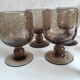 Lot de 8 verres à pied et d'un pichet en verre soufflé et bullé années 70