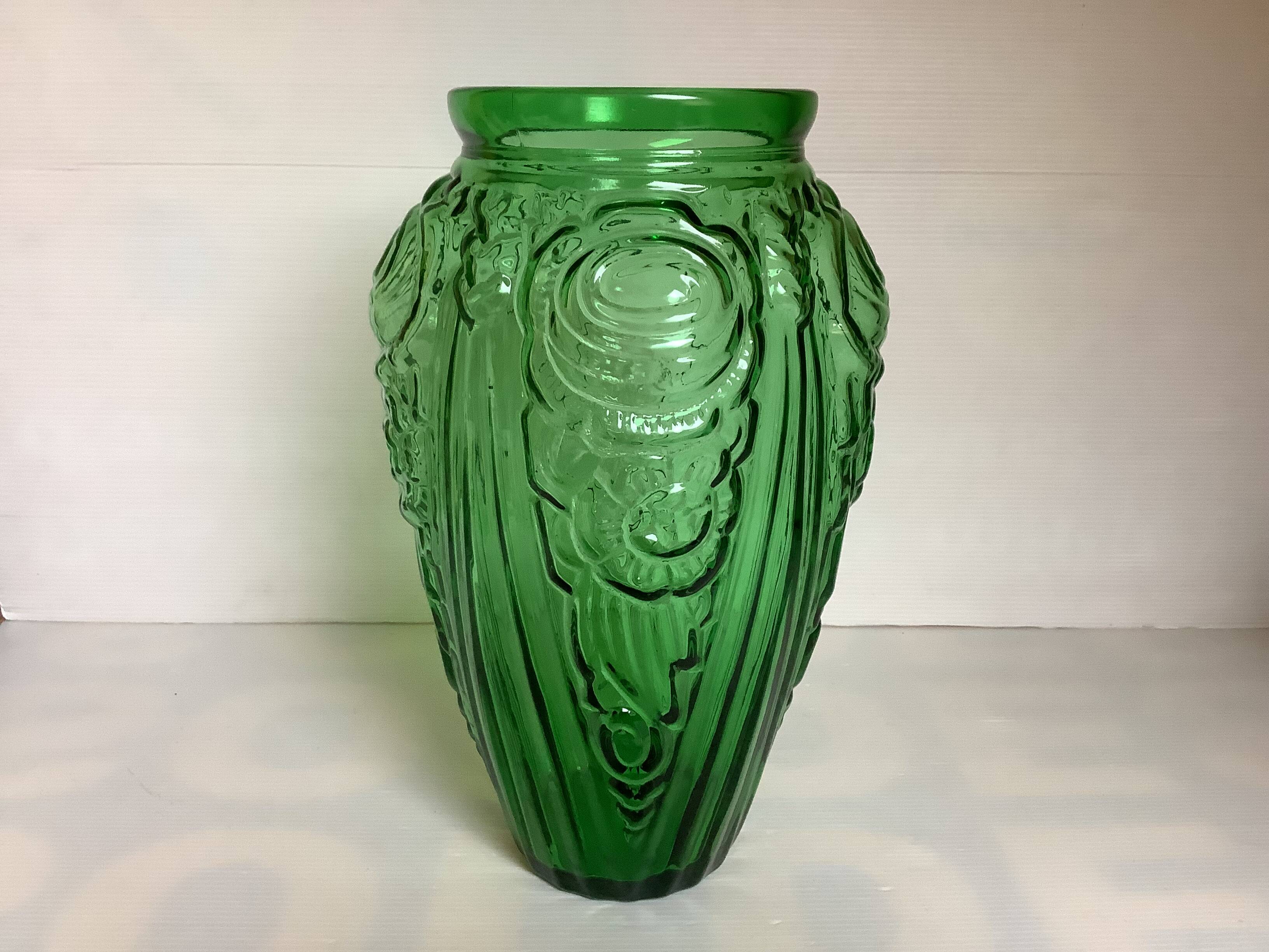 Grand vase verre vert de Julius Stolle art déco
