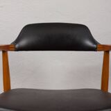 Chaise en teck massif et tissu vinyle noir dans le style d'Erik Kirkegaard, Danemark, années 1950