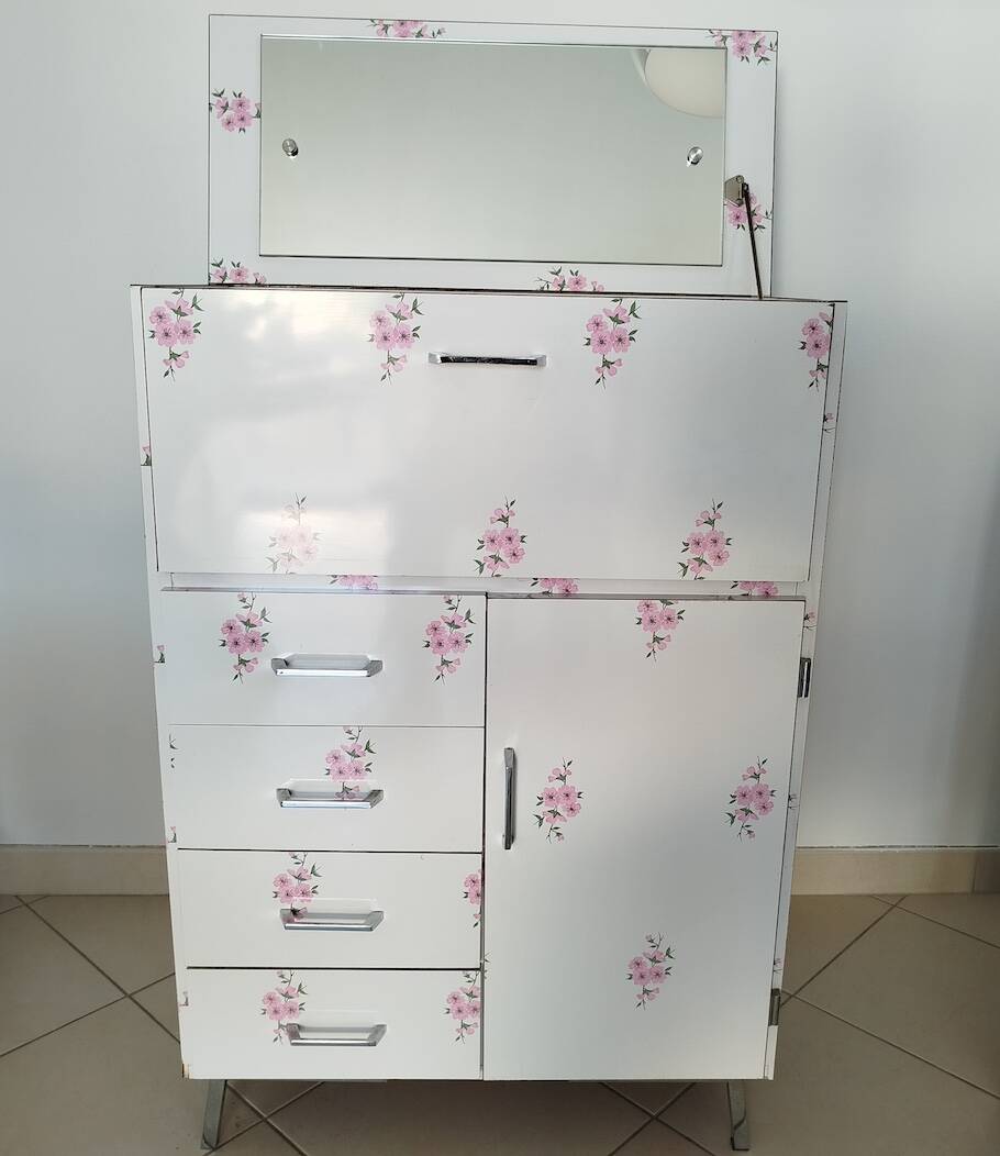 Dressing table / bathroom furniture floral decor 70s