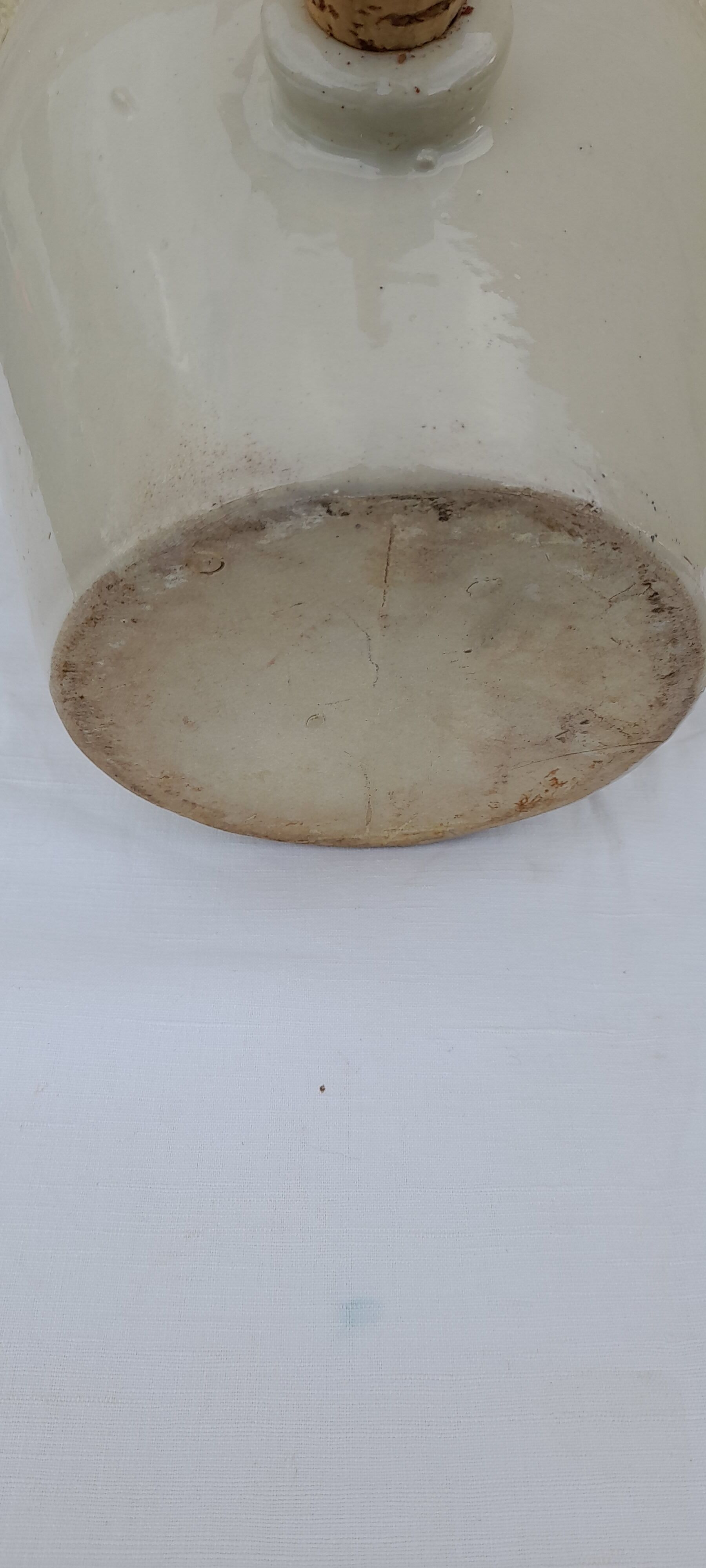Vinaigrier en grès émaillé blanc