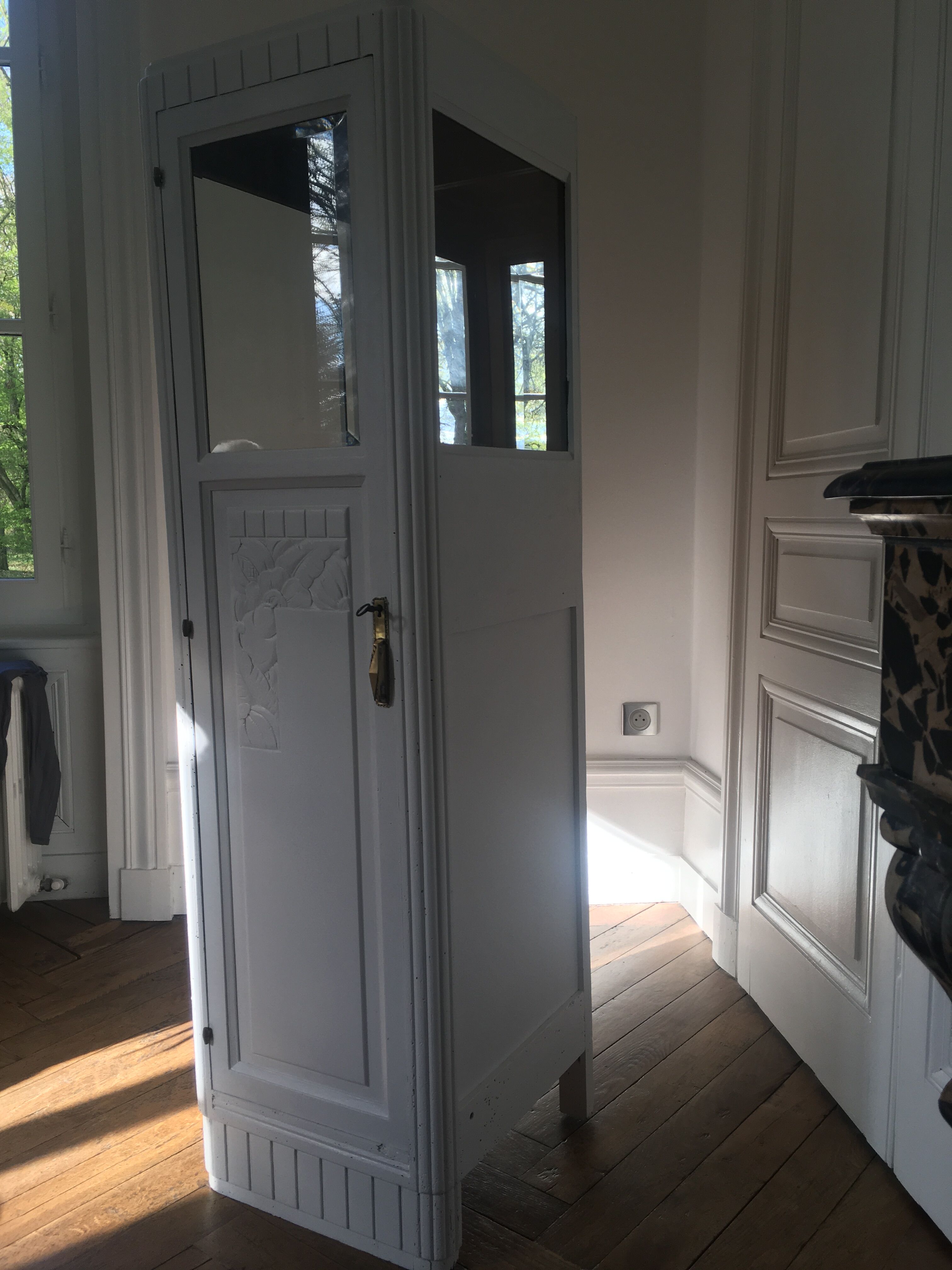 Meuble colonne vitrine