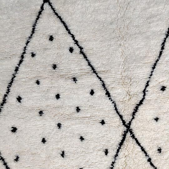 Carpet beni ouarain berber diamond and black peas 140 X 220 cm