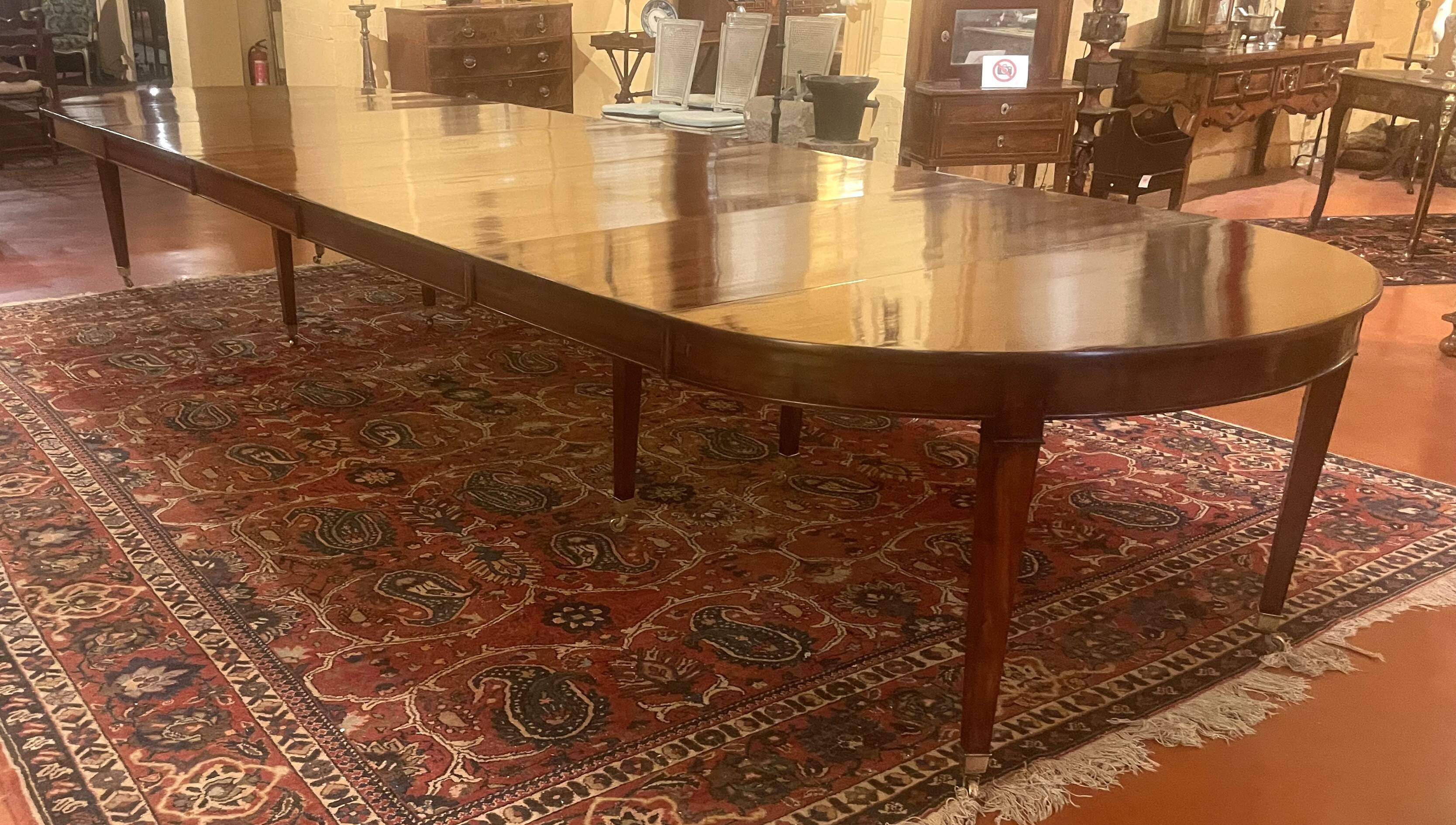 Extensible dining table from the Louis XVI period in mahogany with a banded top.