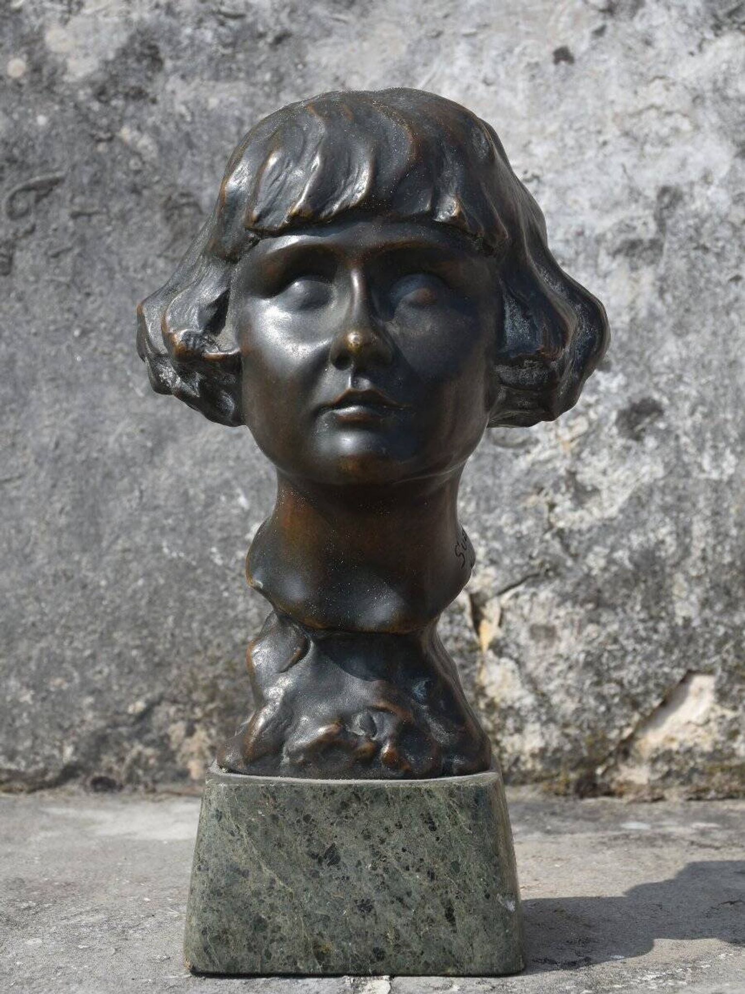 Suzy De Grauw, Head of a Girl (1918)