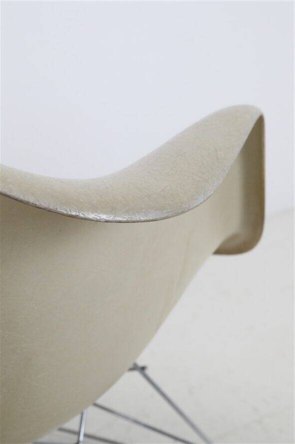 Rare Herman Miller / Charles & Ray Eames “LAR” fiberglass armchair on “Cat’s Cradle Base” / 1950s-1960s