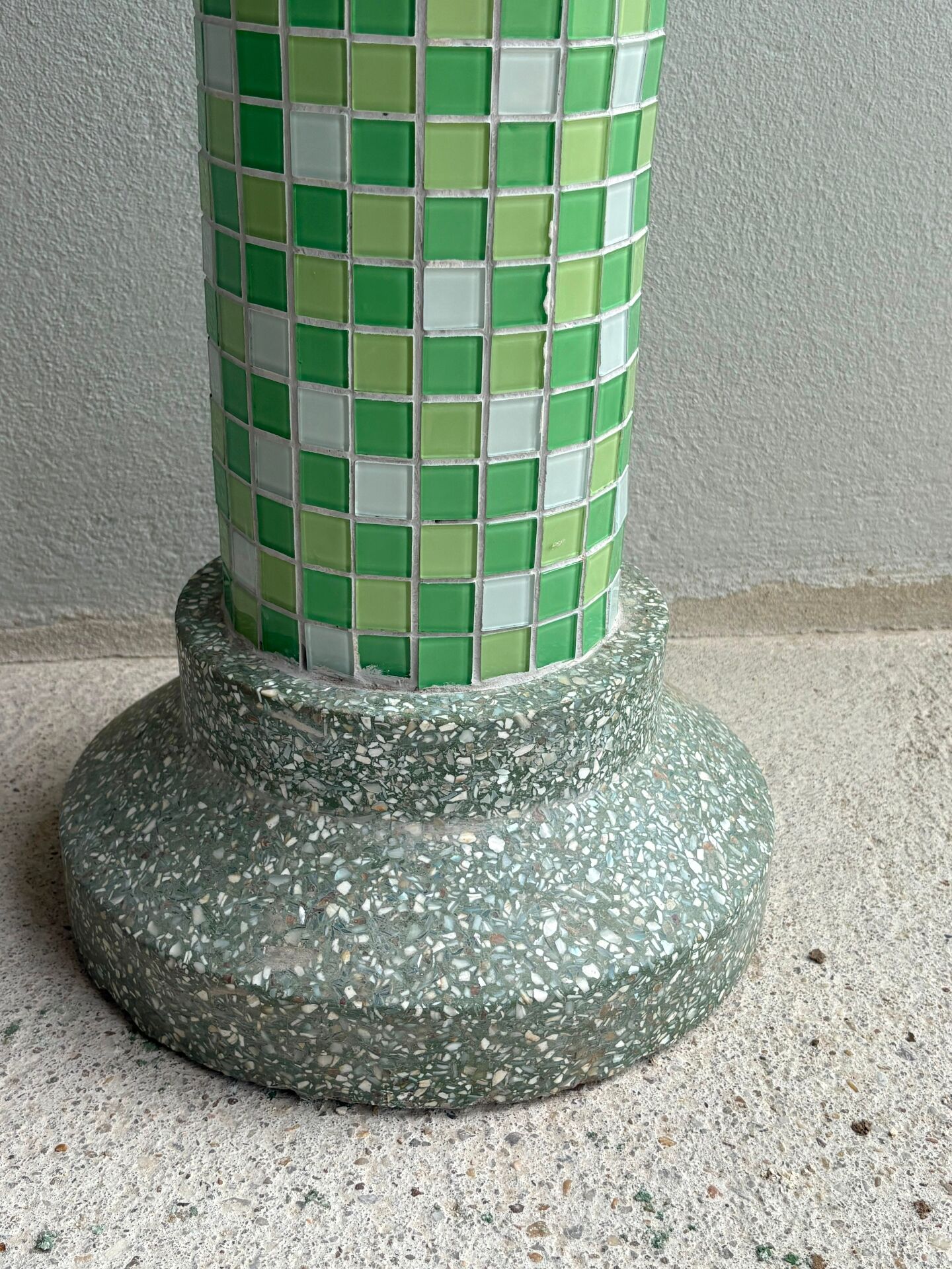 Colonne en mosaïque et terrazza