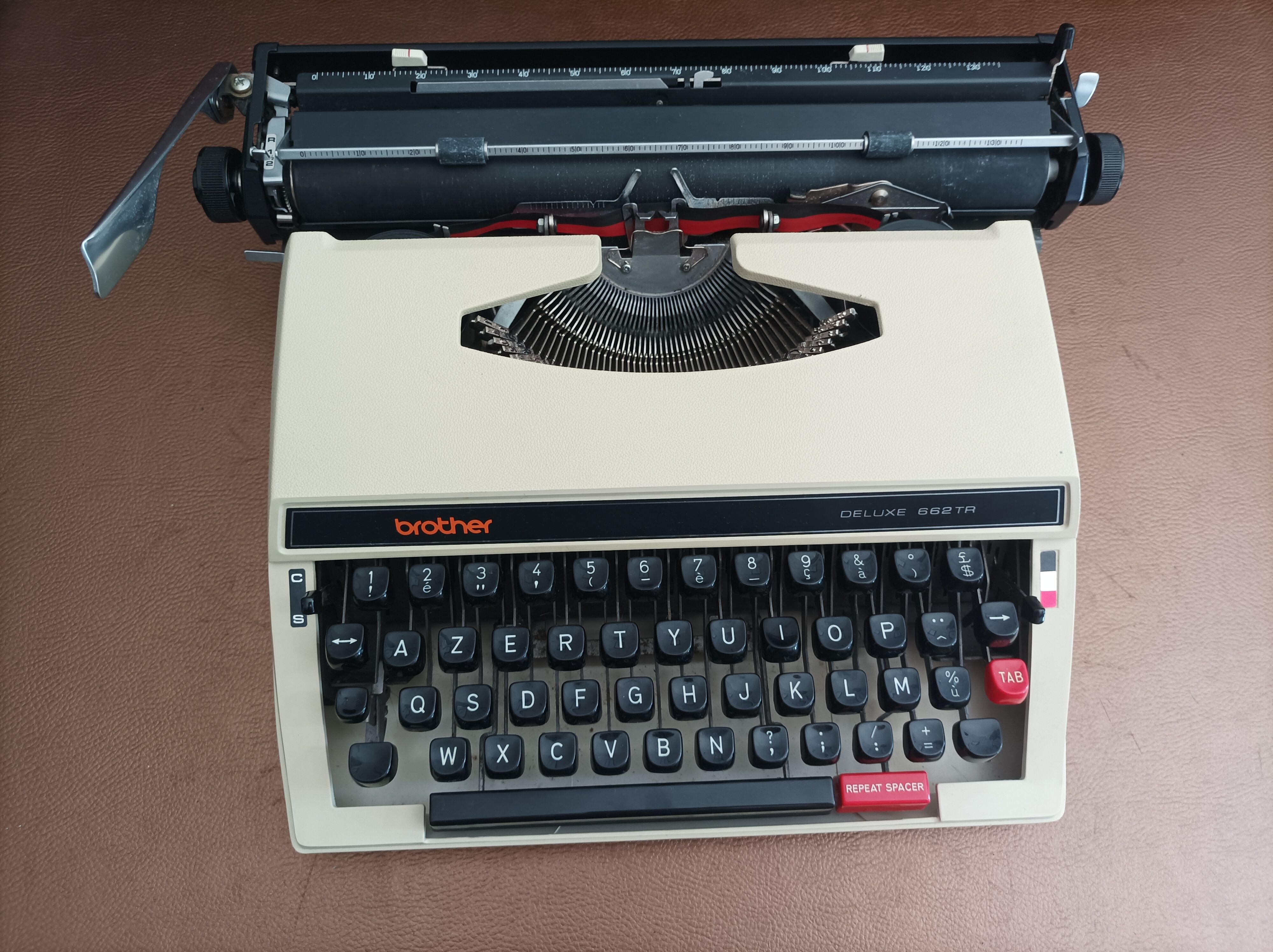 Brother Deluxe 662 TR Typewriter