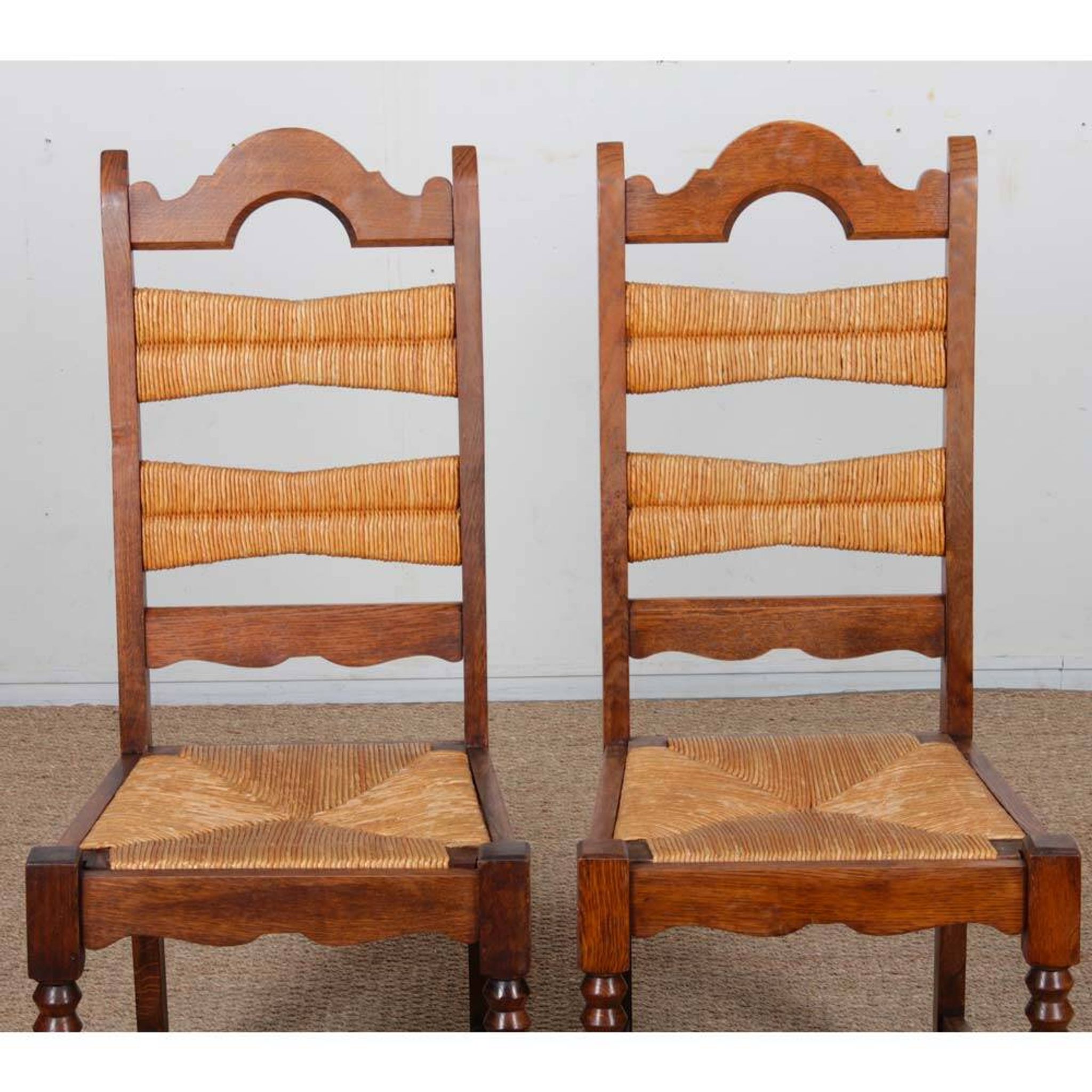 Set of 6 rush-seated chairs in solid oak, 1940.