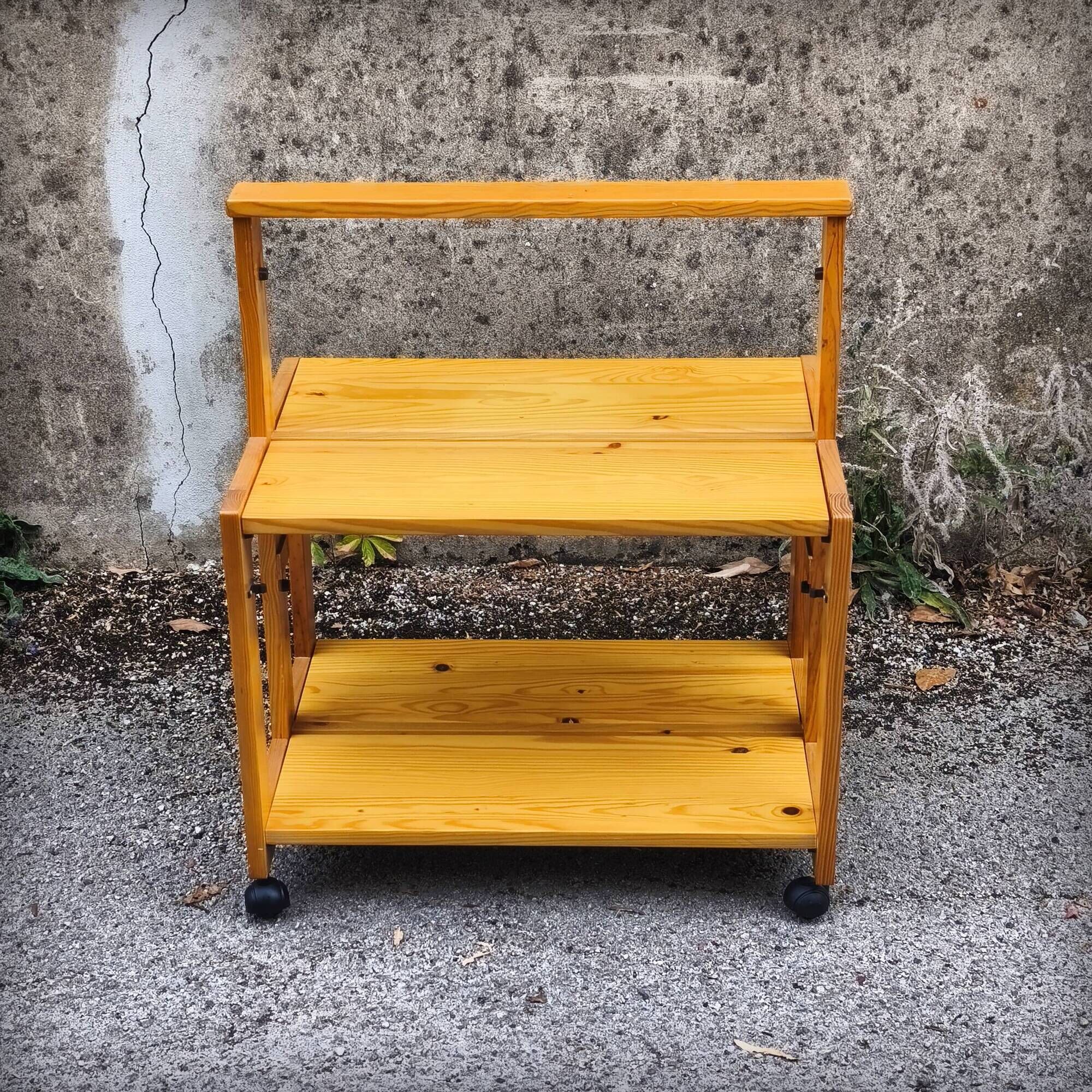 Scandinavian pine folding coffee table / serving table from the 1970s.