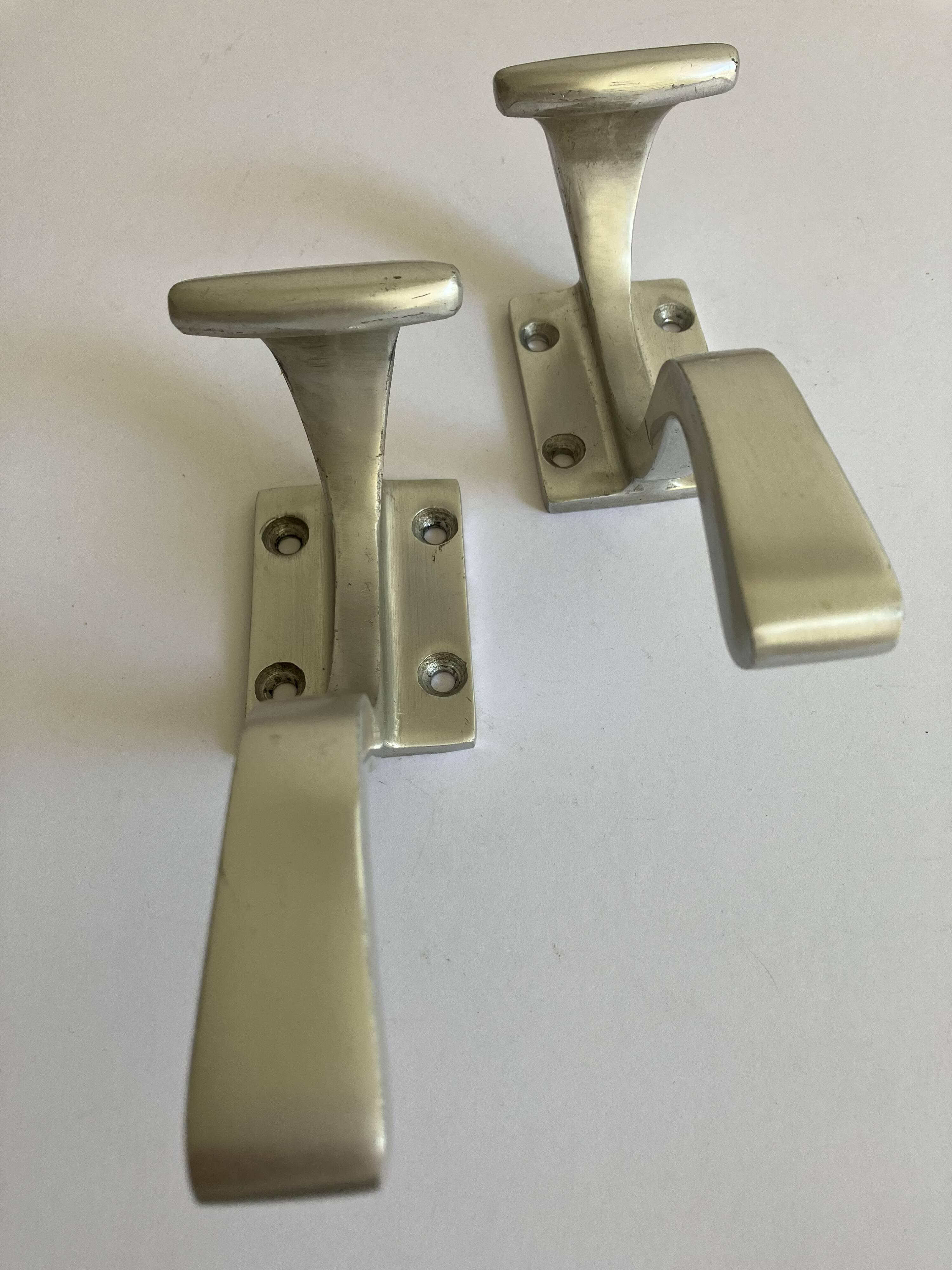 Paire de patères, fonte d'aluminium
