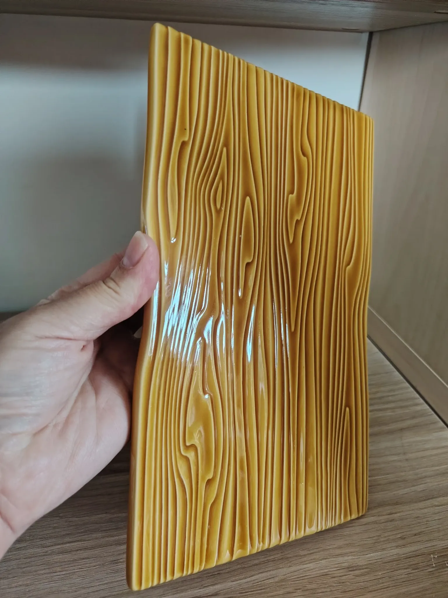 Beautiful vintage plate "faux bois" verceram 4565 from the 60s/70s.