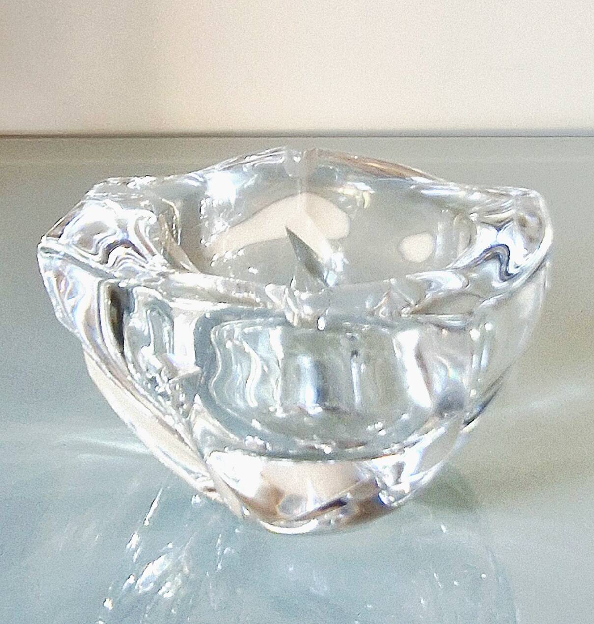 Solid crystal centrepiece signed Daum France