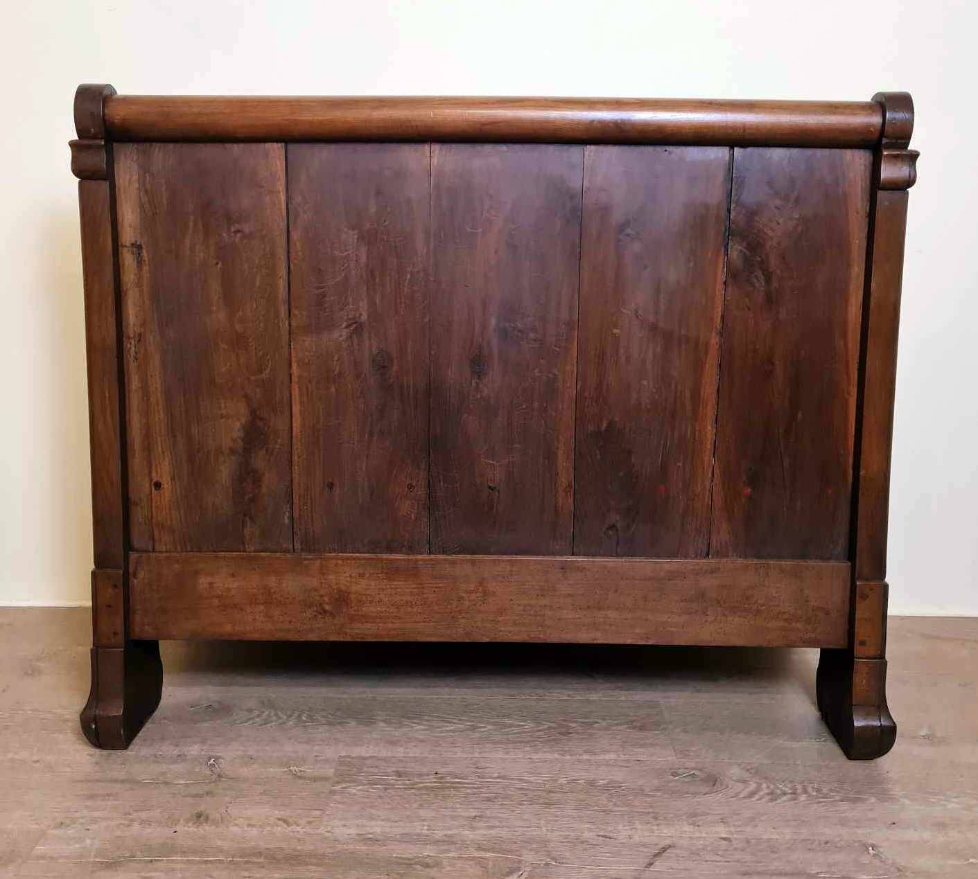 solid wood chest bench: work of popular art made from a bed