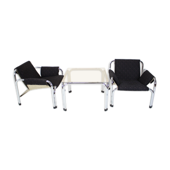 Ensemble de deux fauteuils avec table basse conçues par Wiliam Chlebo années 1970