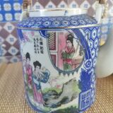 Japanese teapot "Geishas"