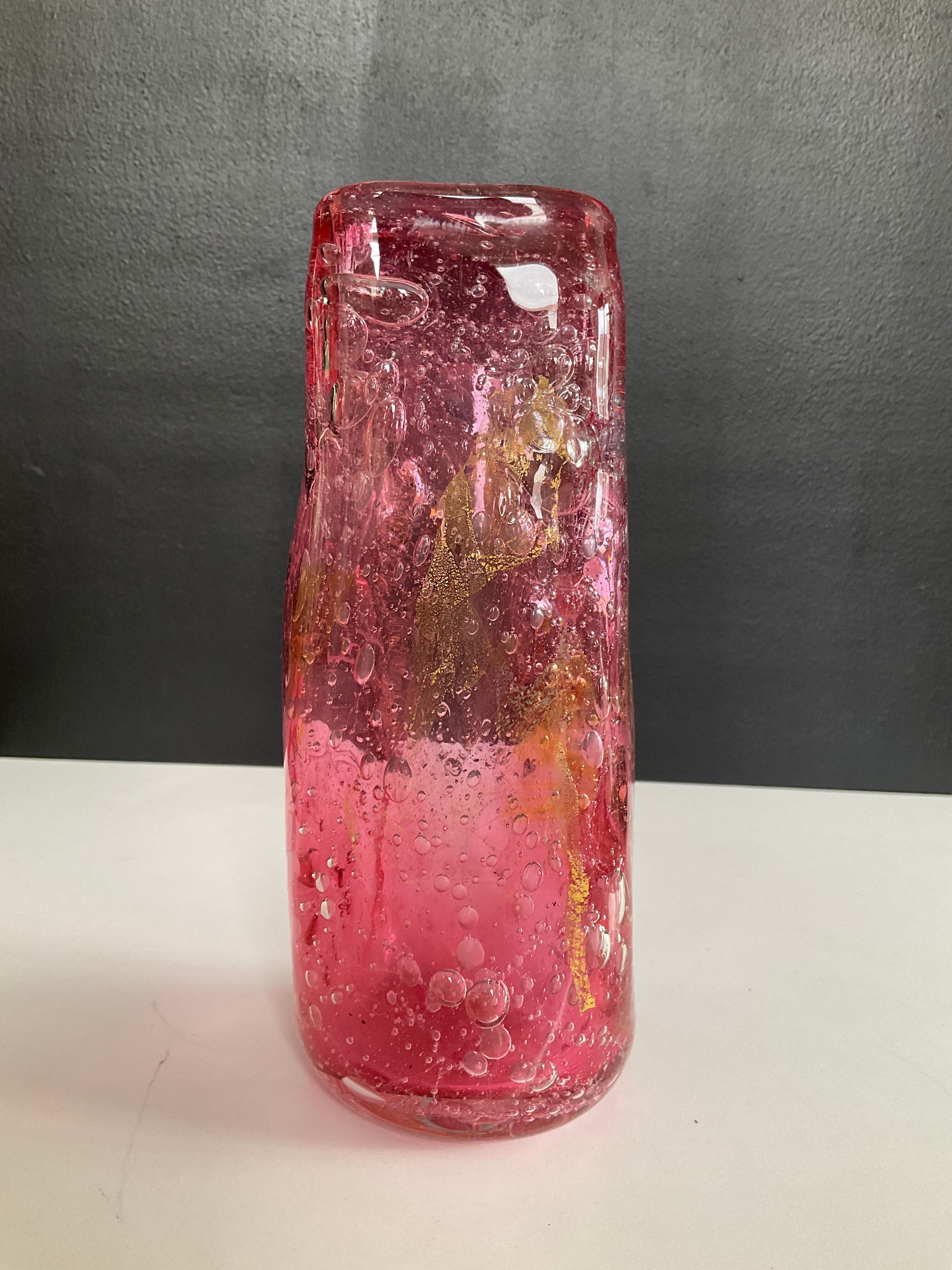 Vintage vase signed in bubble glass.