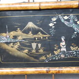 Vestiaire d'entrée, porte-manteaux en bambou à décor japonisant avec nacre.