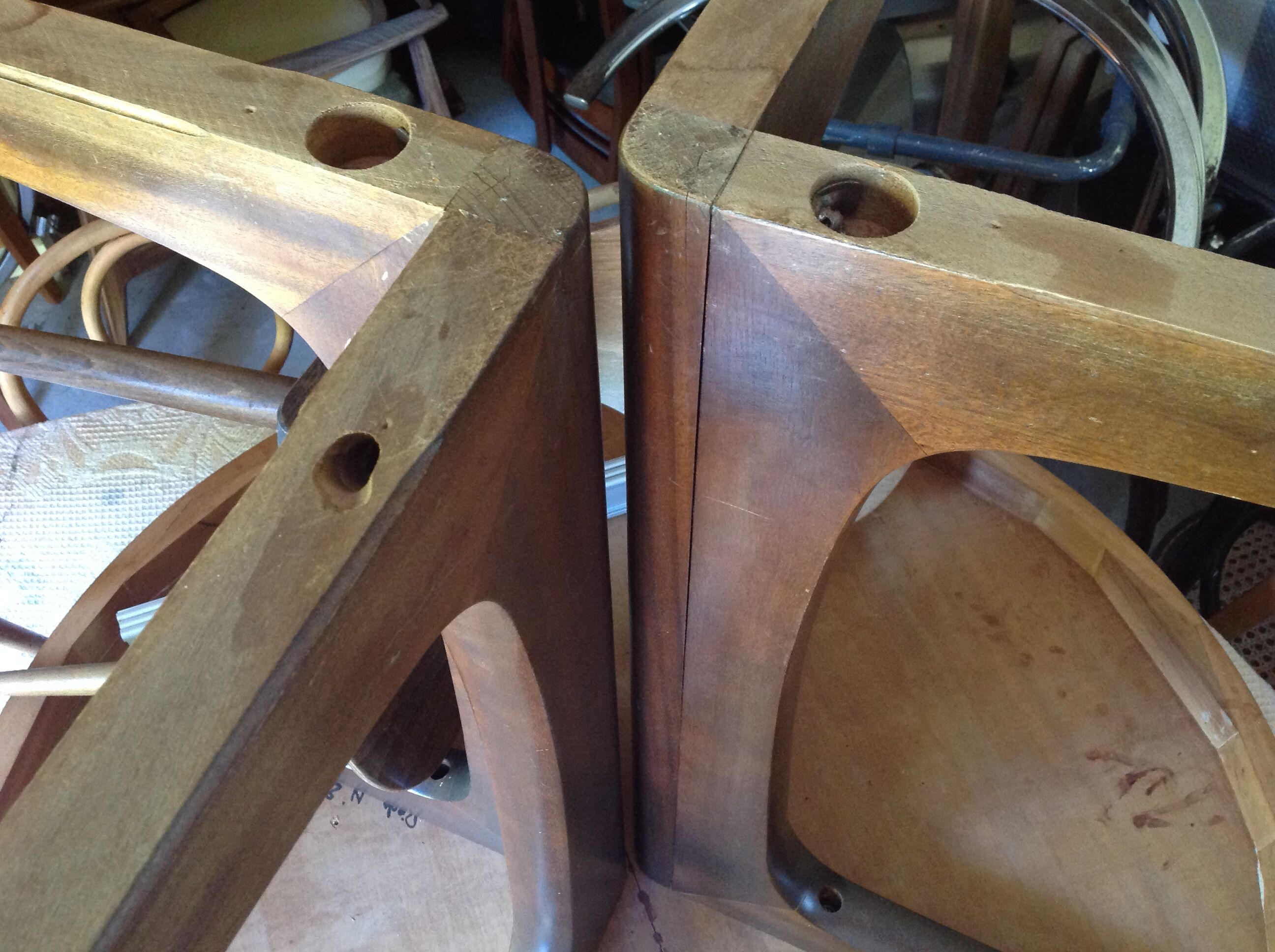 Baumann elm round table 2 extensions