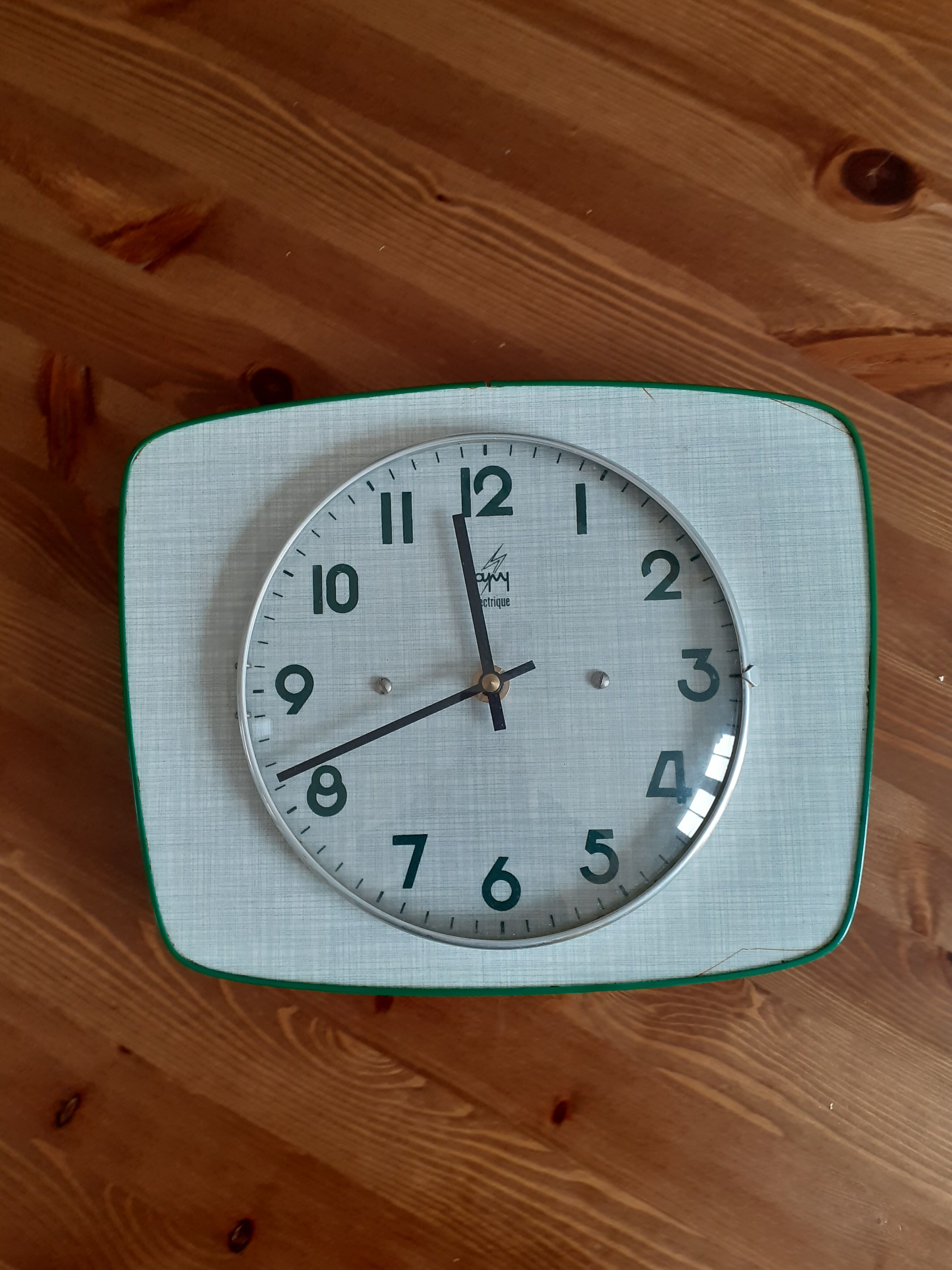 Horloge en formica Japy