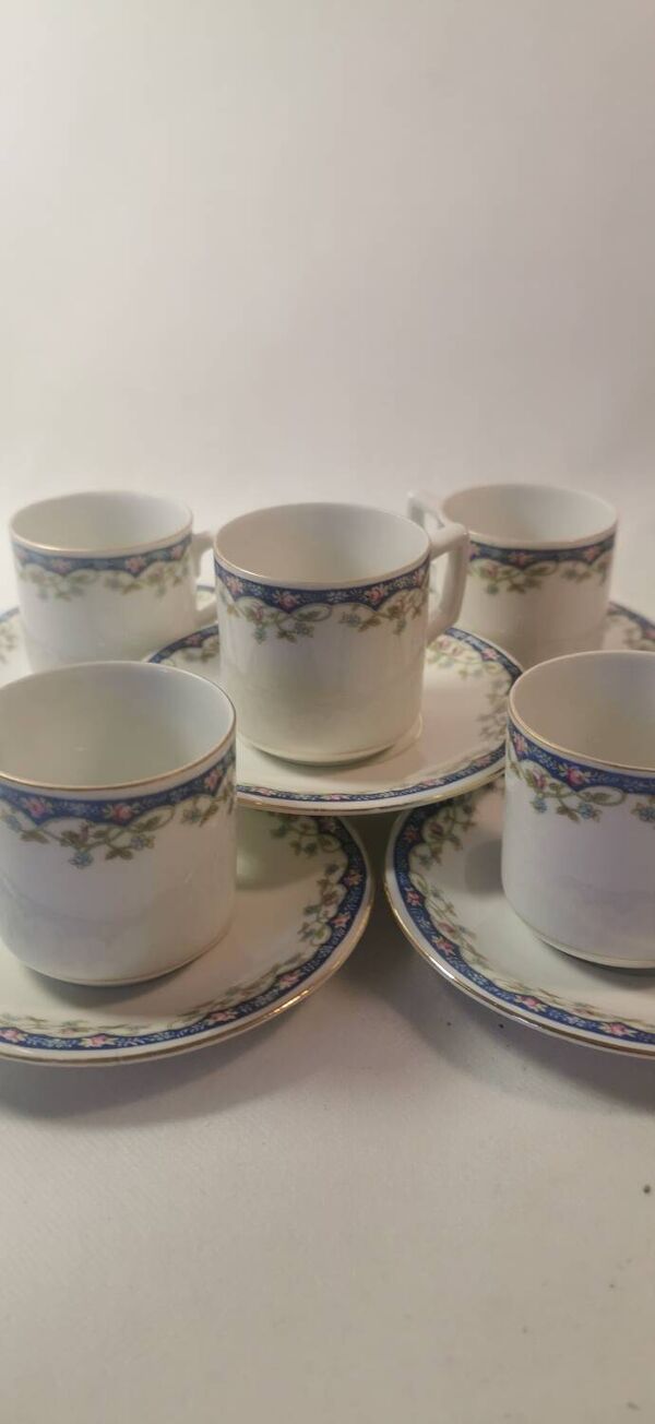 Service à thé ou café en porcelaine de Limoges - 18 pièces