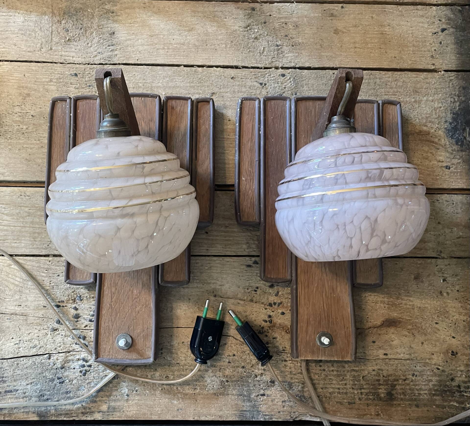 Paire vintage Art Deco wall sconces in pink glass.